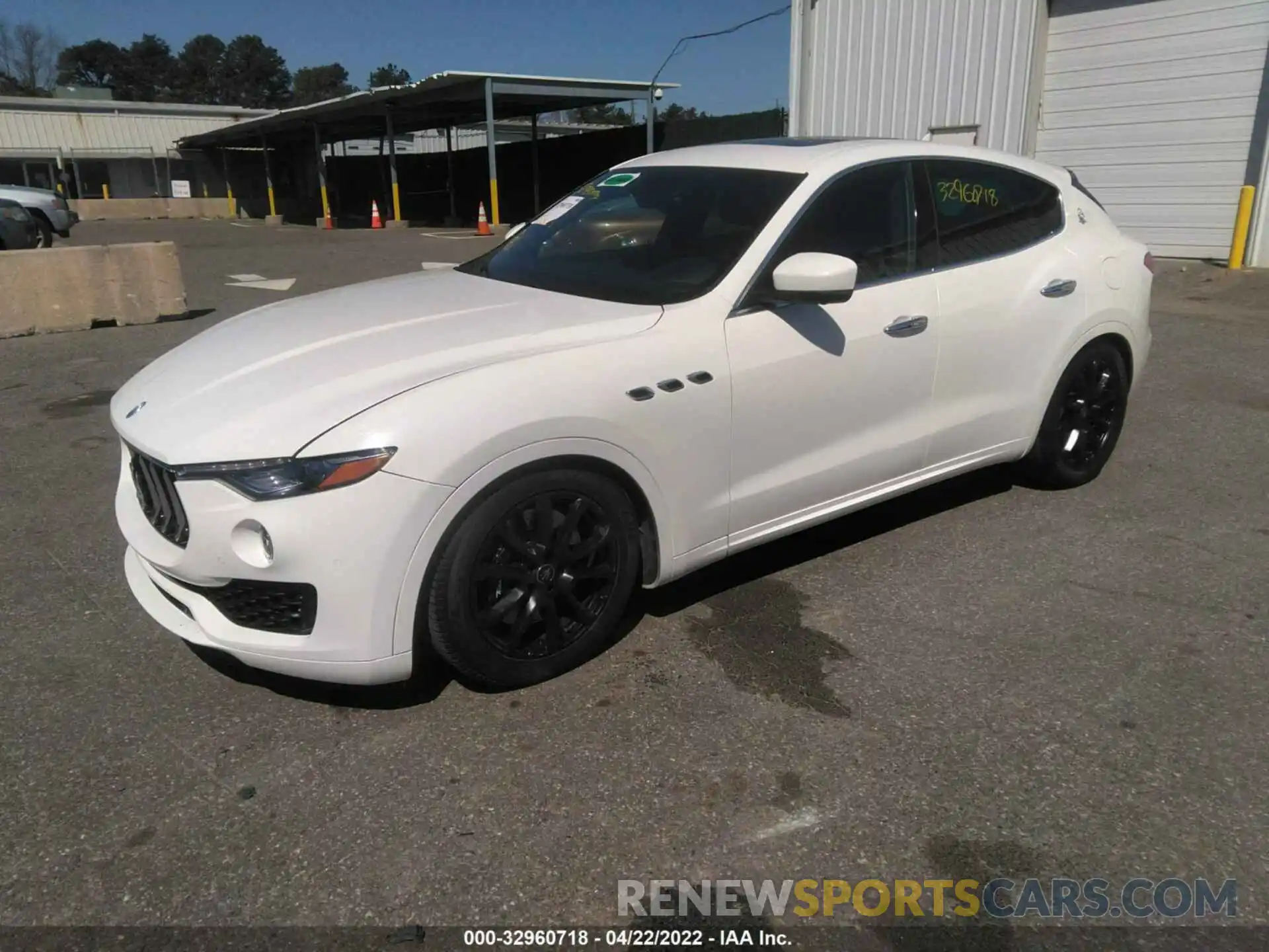 2 Photograph of a damaged car ZN661YUA3LX344733 MASERATI LEVANTE 2020