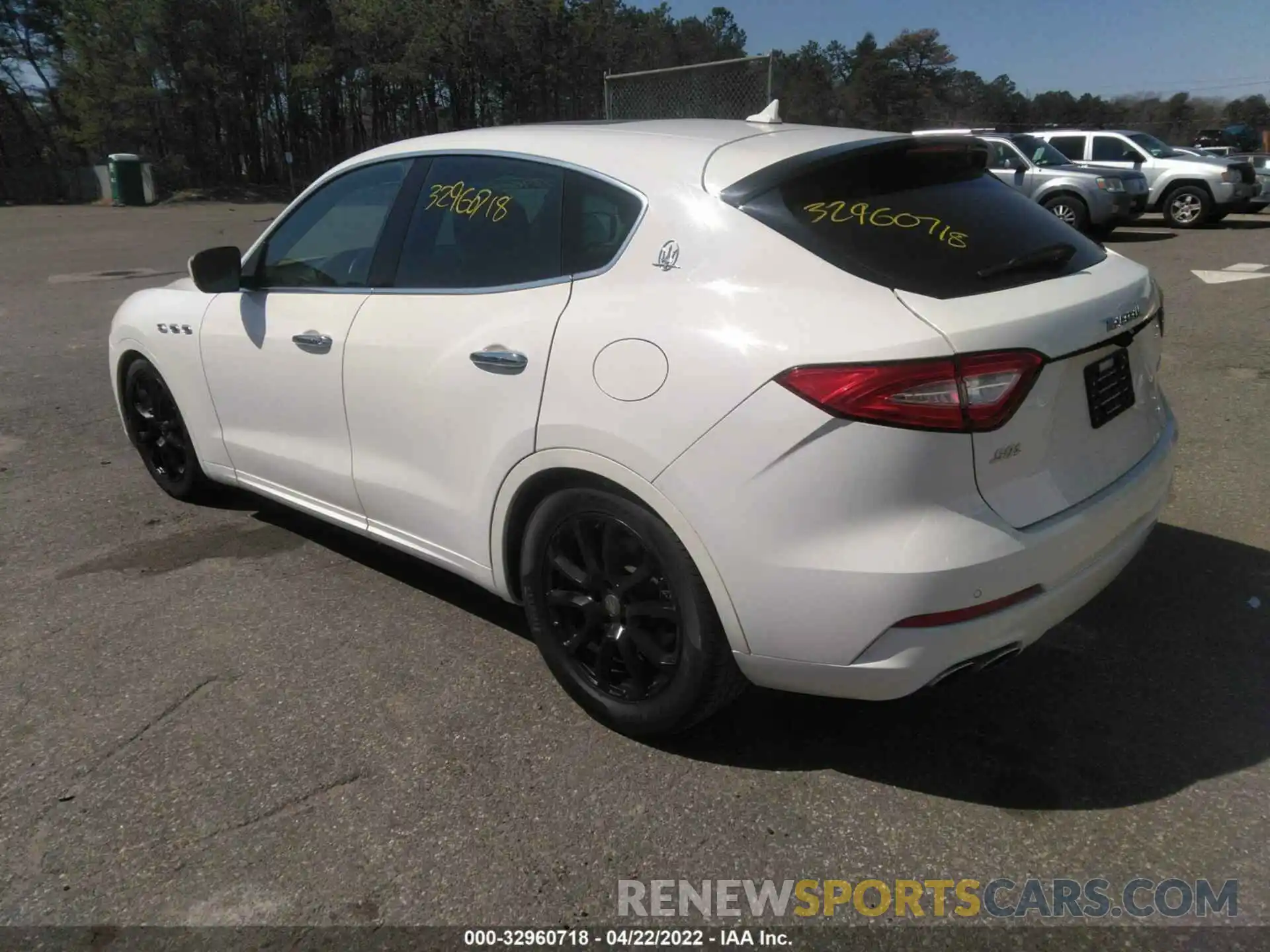 3 Photograph of a damaged car ZN661YUA3LX344733 MASERATI LEVANTE 2020