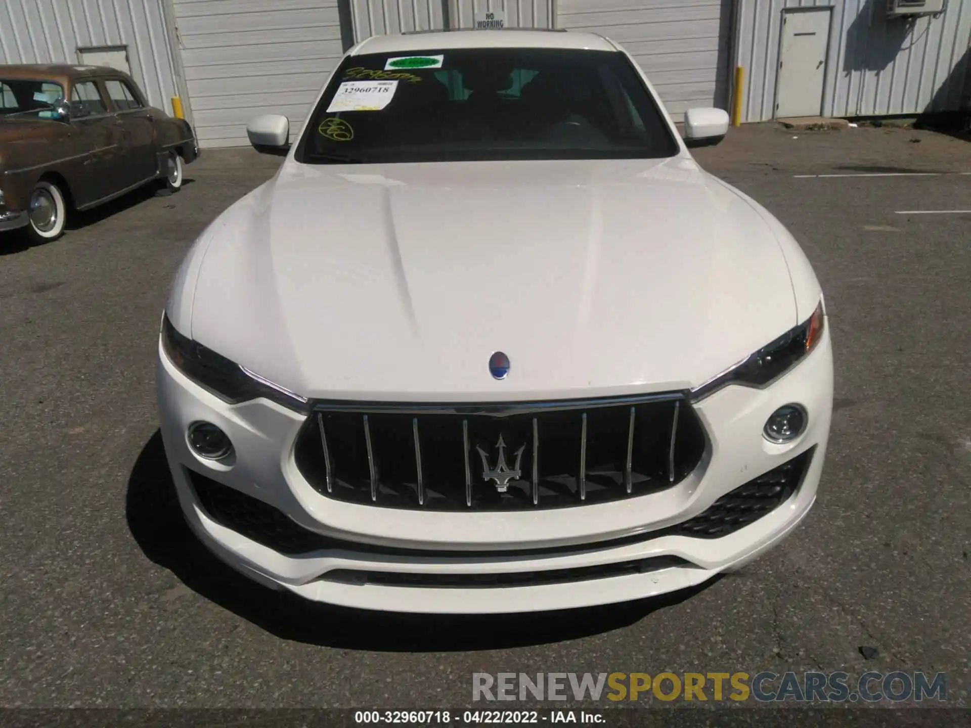 6 Photograph of a damaged car ZN661YUA3LX344733 MASERATI LEVANTE 2020