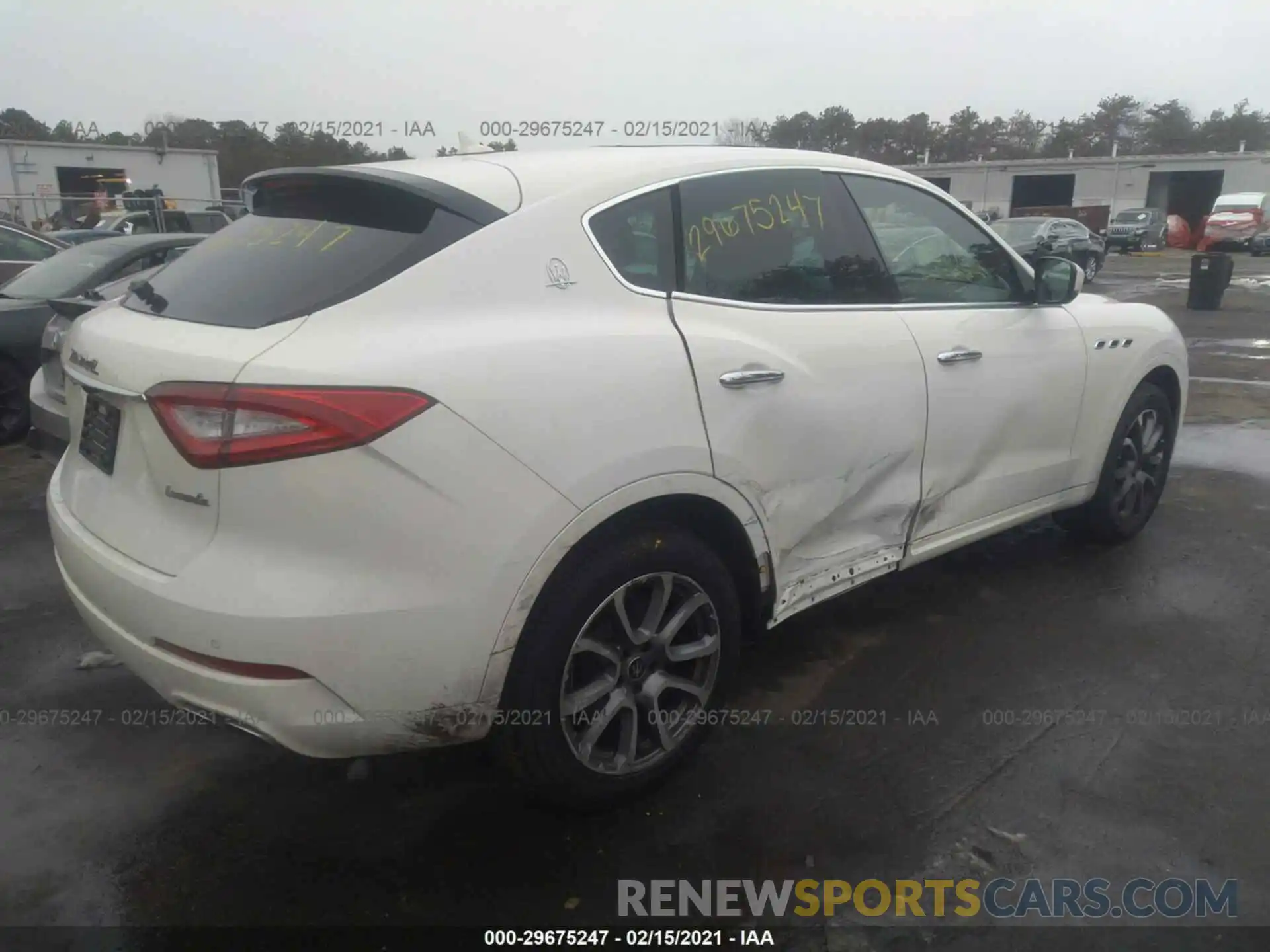 4 Photograph of a damaged car ZN661YUA5LX344717 MASERATI LEVANTE 2020