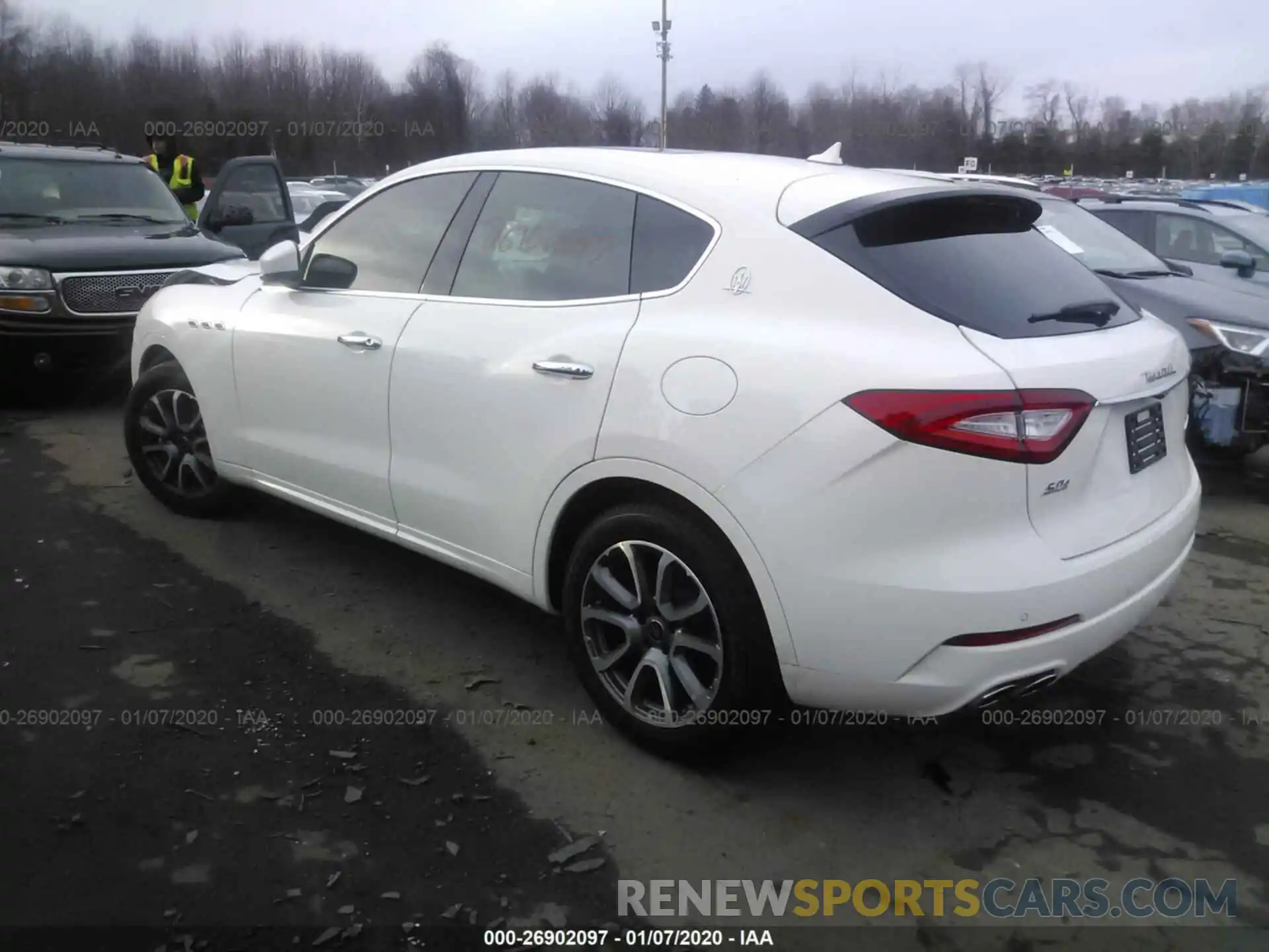 3 Photograph of a damaged car ZN661YUA7LX344718 MASERATI LEVANTE 2020