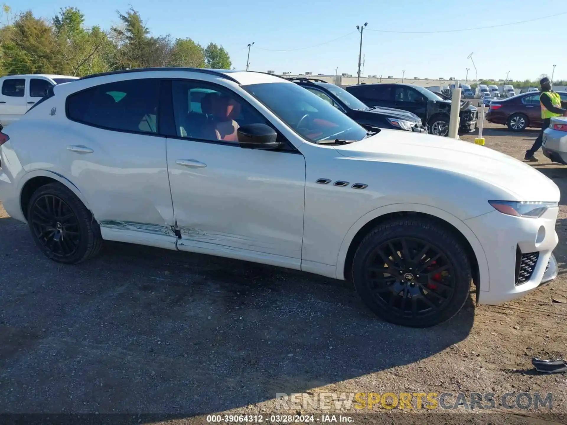 13 Photograph of a damaged car ZN661XUA0MX364756 MASERATI LEVANTE 2021