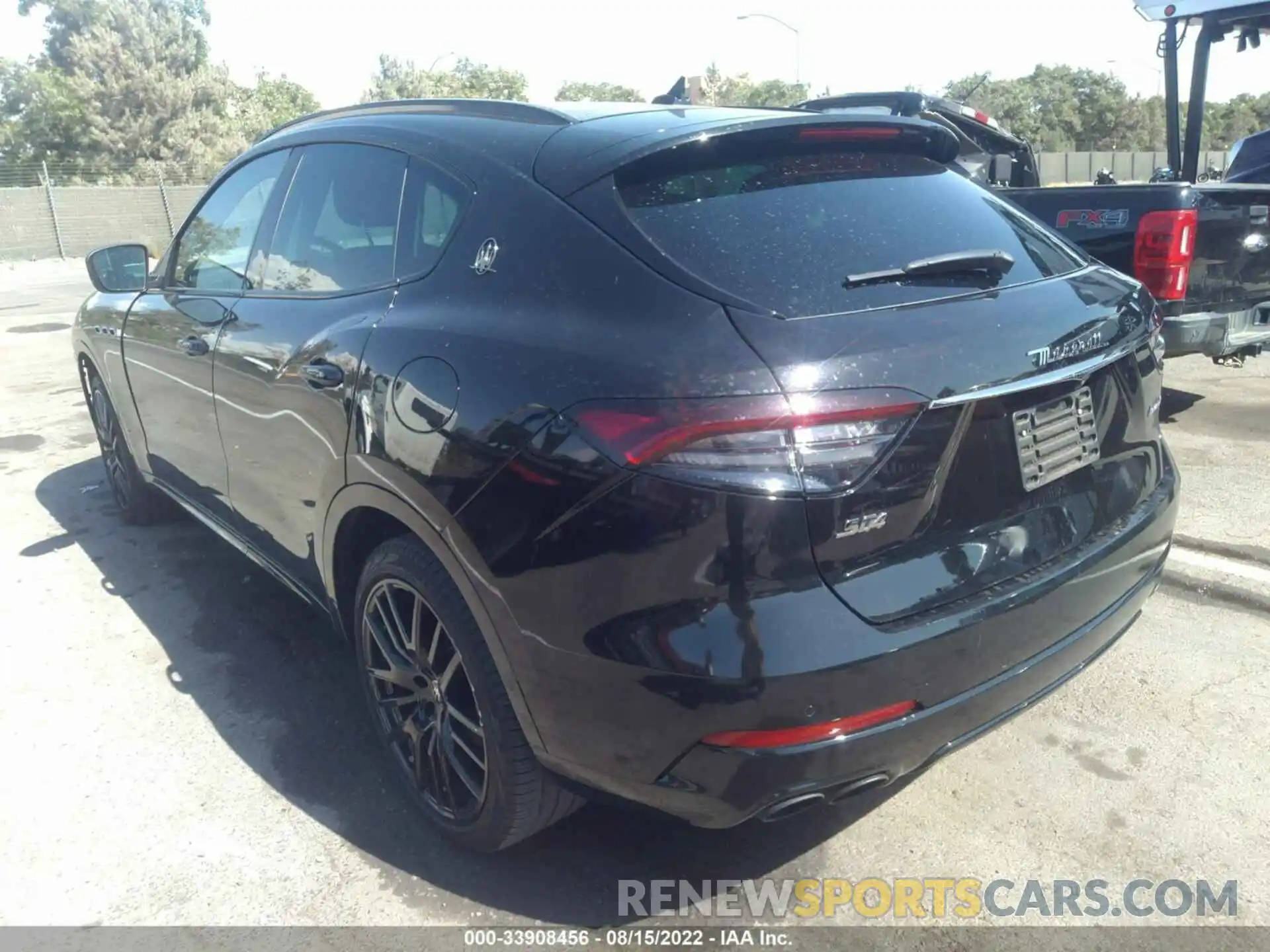 3 Photograph of a damaged car ZN661YUA2MX363100 MASERATI LEVANTE 2021