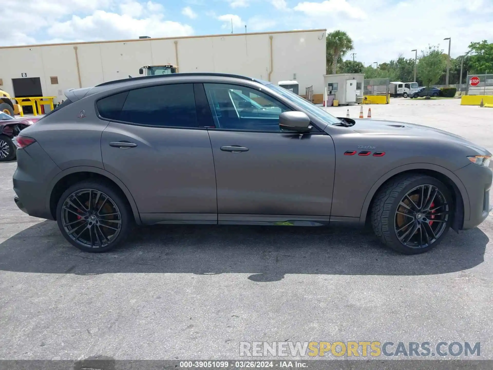 12 Photograph of a damaged car ZN661ZUAXMX375131 MASERATI LEVANTE 2021