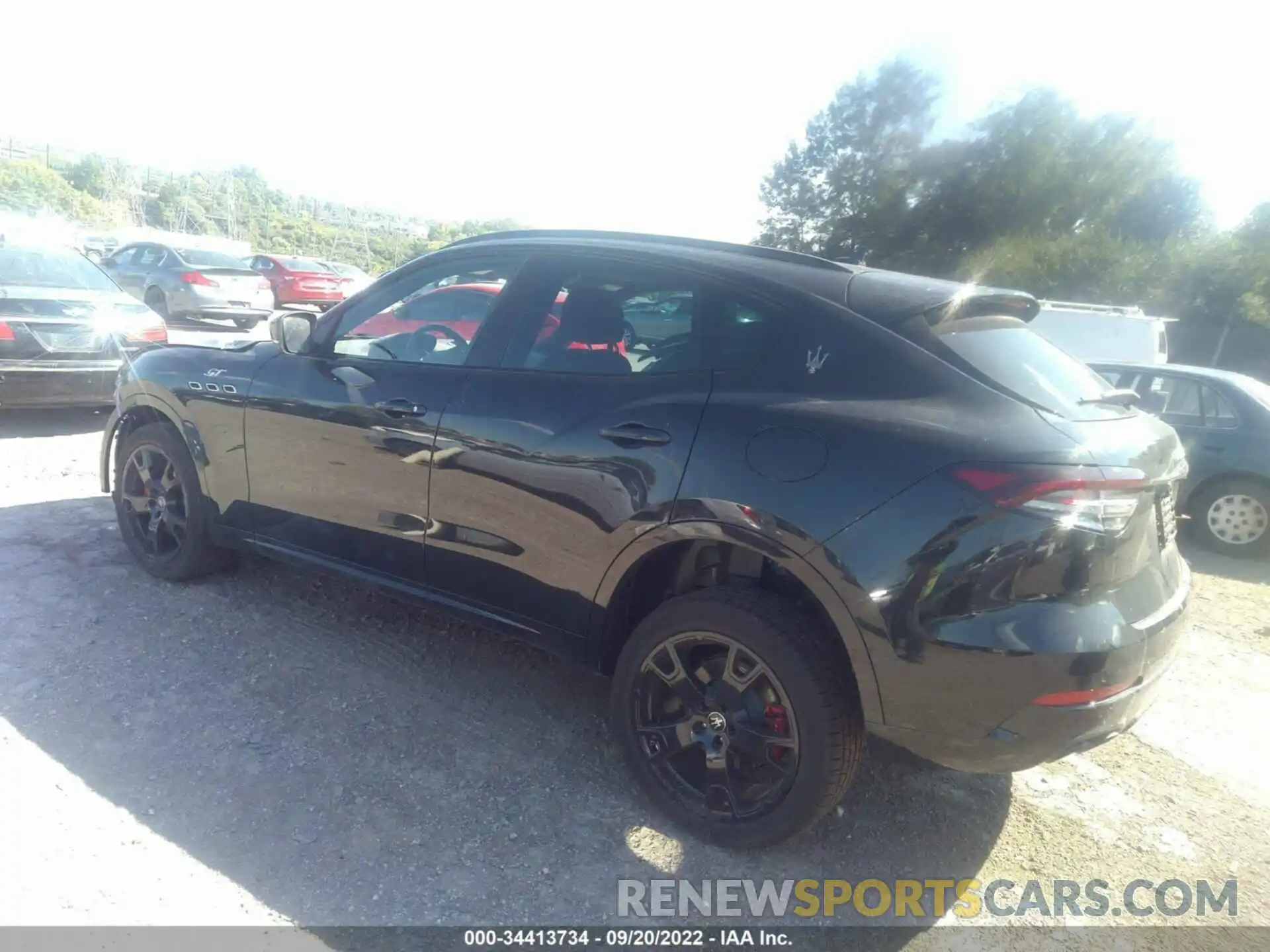 3 Photograph of a damaged car ZN661XUA8NX394704 MASERATI LEVANTE 2022