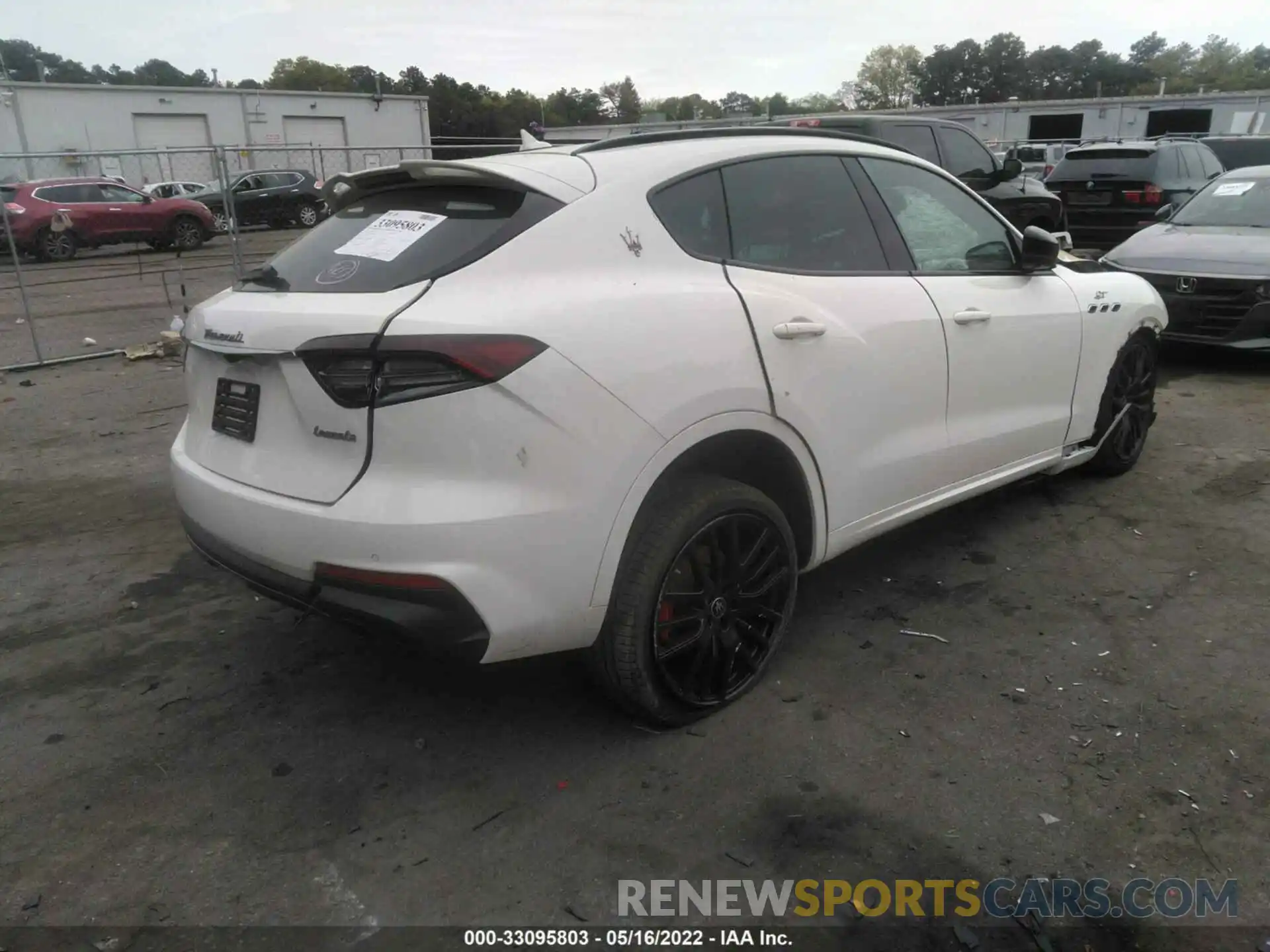 4 Photograph of a damaged car ZN661XUAXNX388032 MASERATI LEVANTE 2022