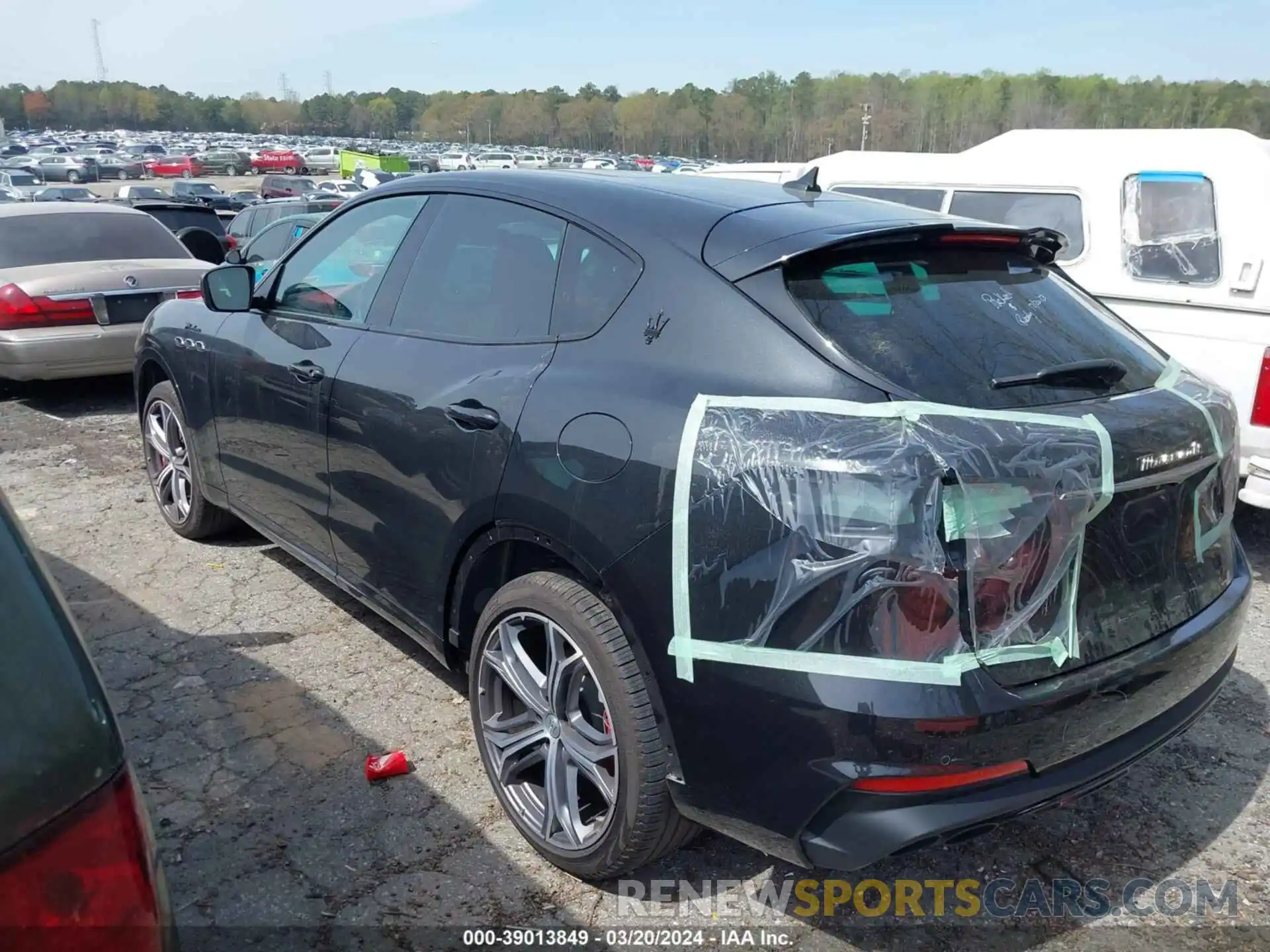 14 Photograph of a damaged car ZN661YUM0NX386466 MASERATI LEVANTE 2022