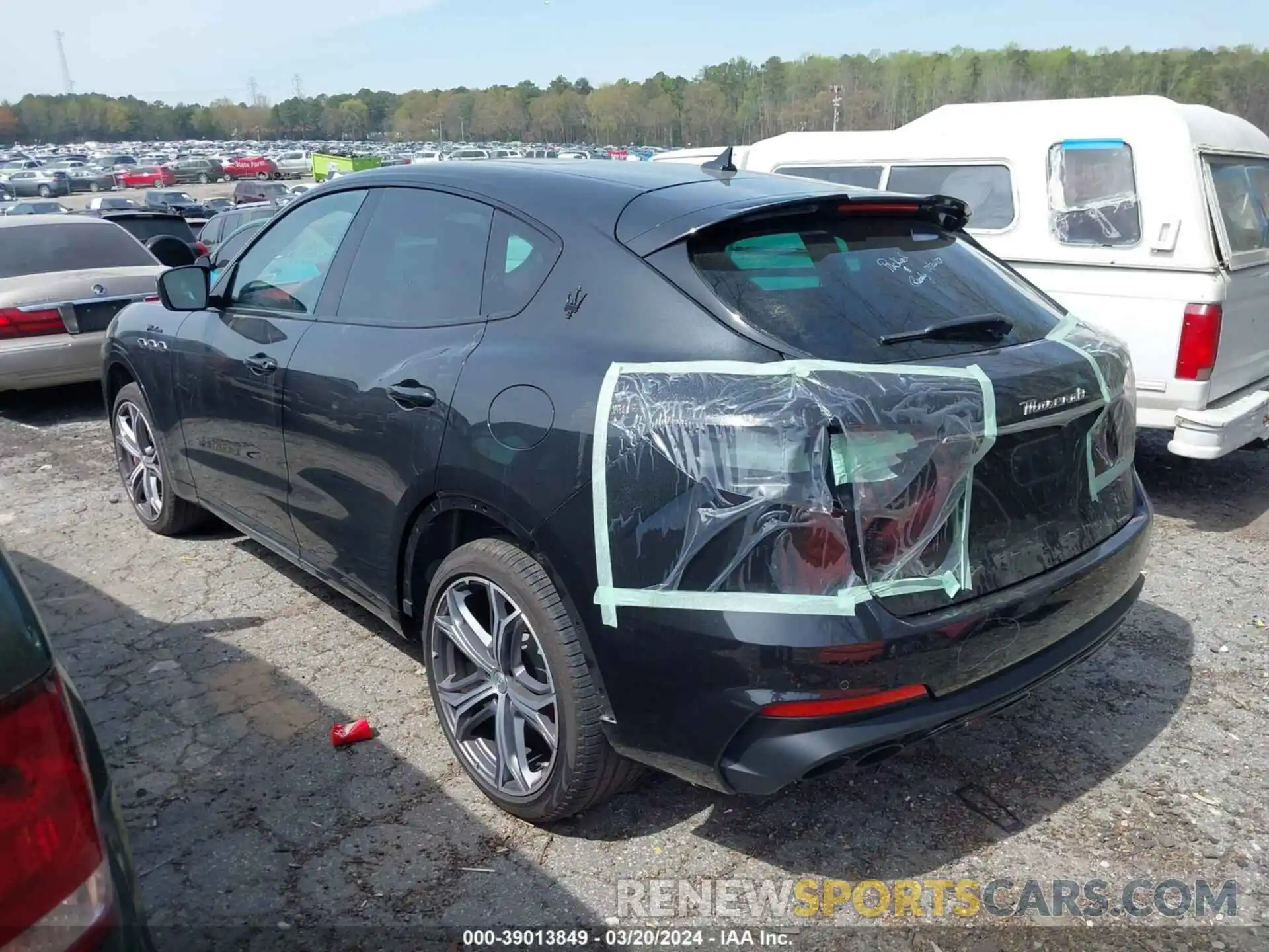 3 Photograph of a damaged car ZN661YUM0NX386466 MASERATI LEVANTE 2022