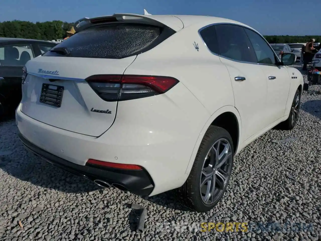 4 Photograph of a damaged car ZN661XUA7NX393205 MASERATI LEVANTE BA 2022