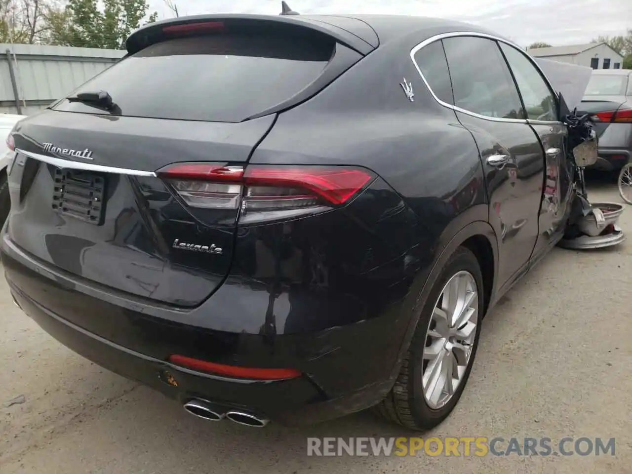 4 Photograph of a damaged car ZN661XUA9NX389169 MASERATI LEVANTE BA 2022