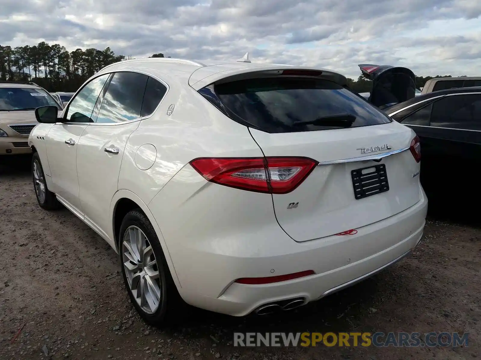 3 Photograph of a damaged car ZN661XUL6LX350232 MASERATI LEVANTE LU 2020