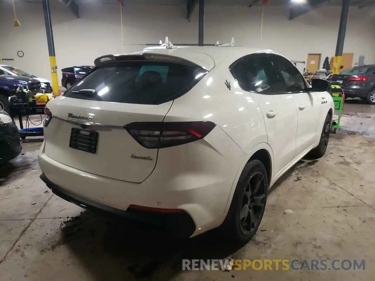 4 Photograph of a damaged car ZN661YUM1NX384516 MASERATI LEVANTE MO 2022