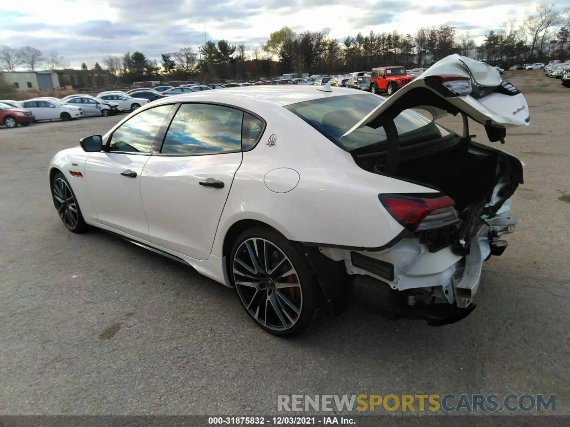 3 Photograph of a damaged car ZAM56ZPA8M1366601 MASERATI QUATTROPORTE 2021