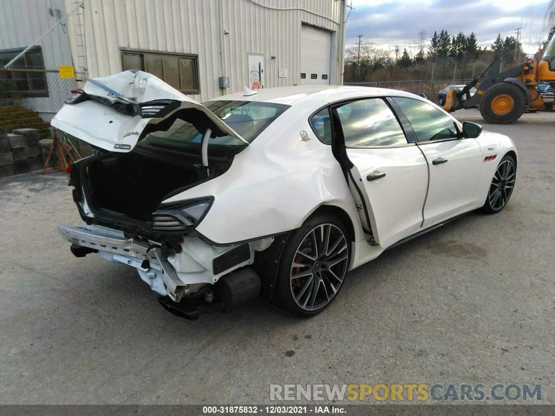 4 Photograph of a damaged car ZAM56ZPA8M1366601 MASERATI QUATTROPORTE 2021