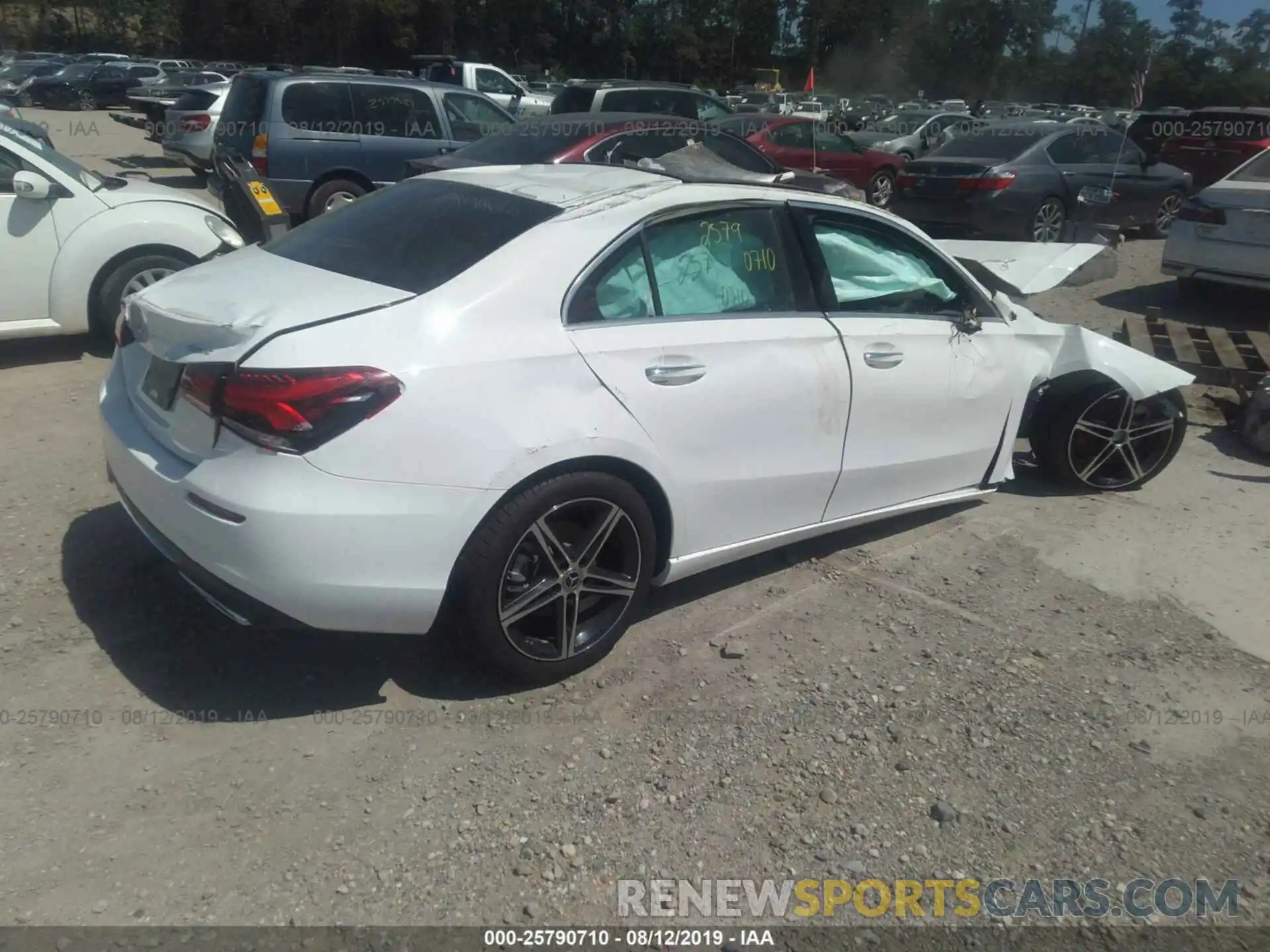 4 Photograph of a damaged car WDD3G4FB1KW000068 MERCEDES-BENZ A 2019