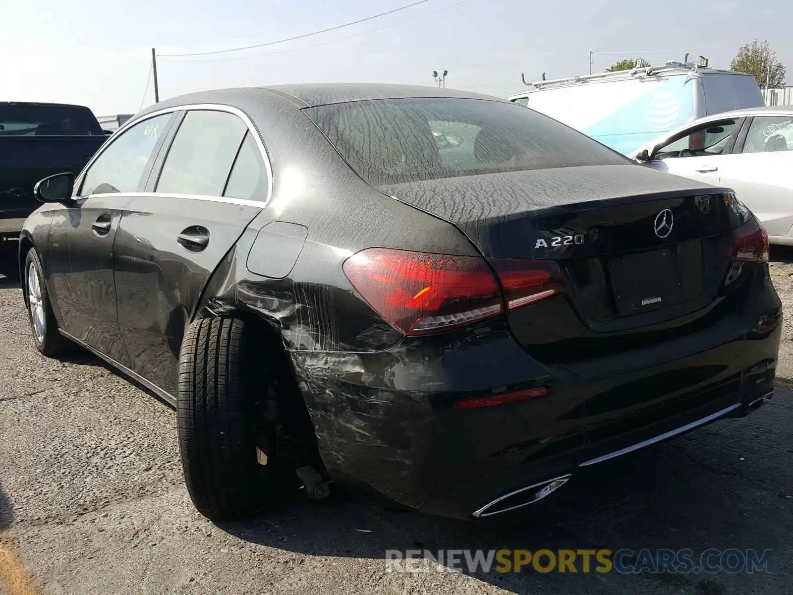 3 Photograph of a damaged car WDD3G4EB5KW027288 MERCEDES-BENZ A 220 2019