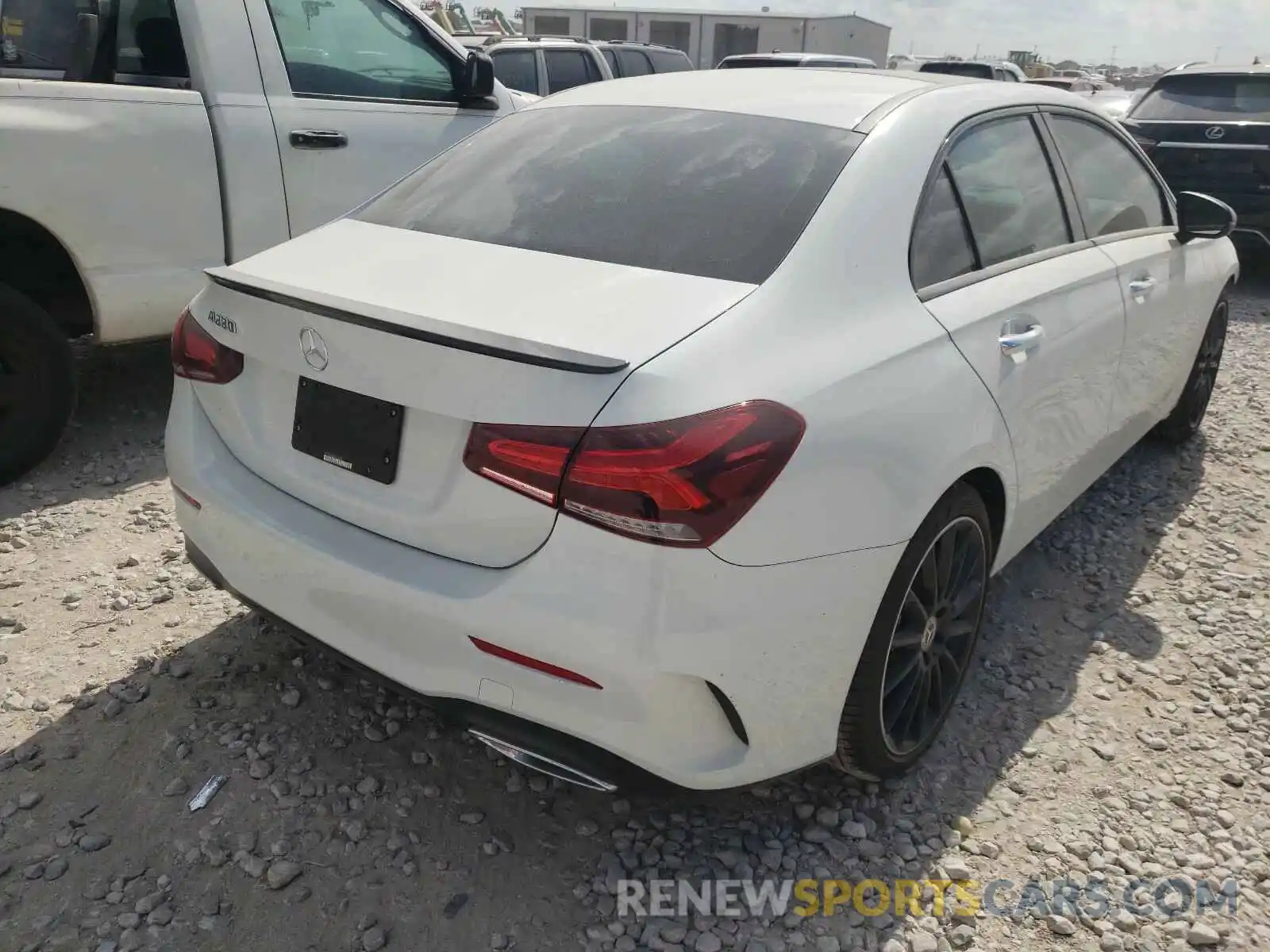 4 Фотография поврежденного автомобиля WDD3G4EB4KW020977 MERCEDES-BENZ A 220 4MAT 2019