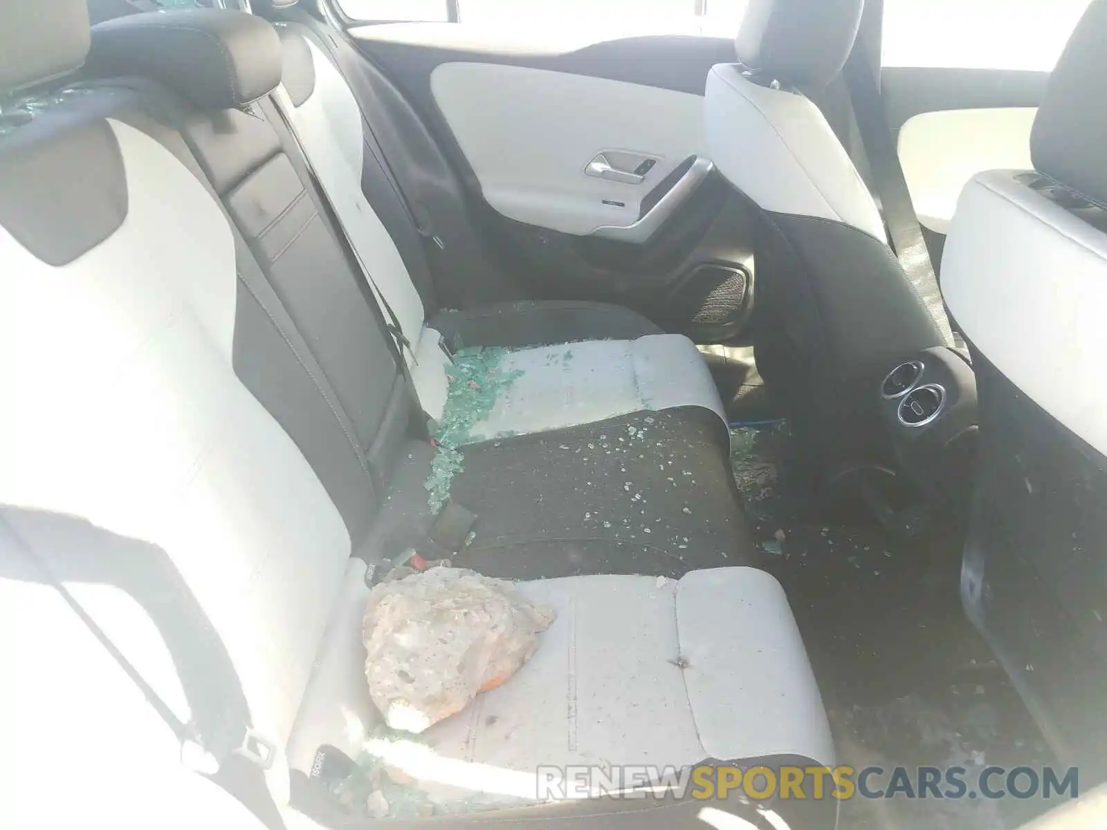 6 Photograph of a damaged car WDD3G4EB6KW035688 MERCEDES-BENZ A 220 4MAT 2019