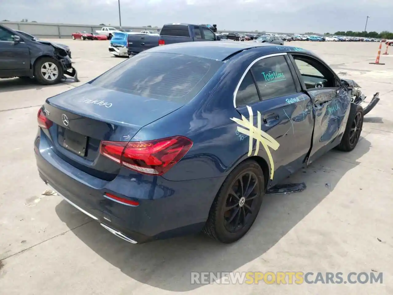 4 Photograph of a damaged car WDD3G4EB0KW024105 MERCEDES-BENZ A-CLASS 2019