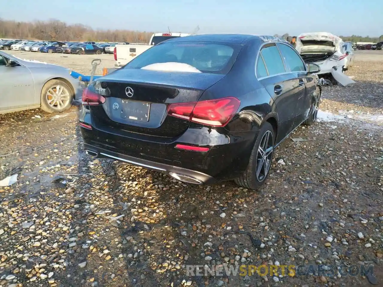 4 Фотография поврежденного автомобиля WDD3G4EB1KW019981 MERCEDES-BENZ A-CLASS 2019