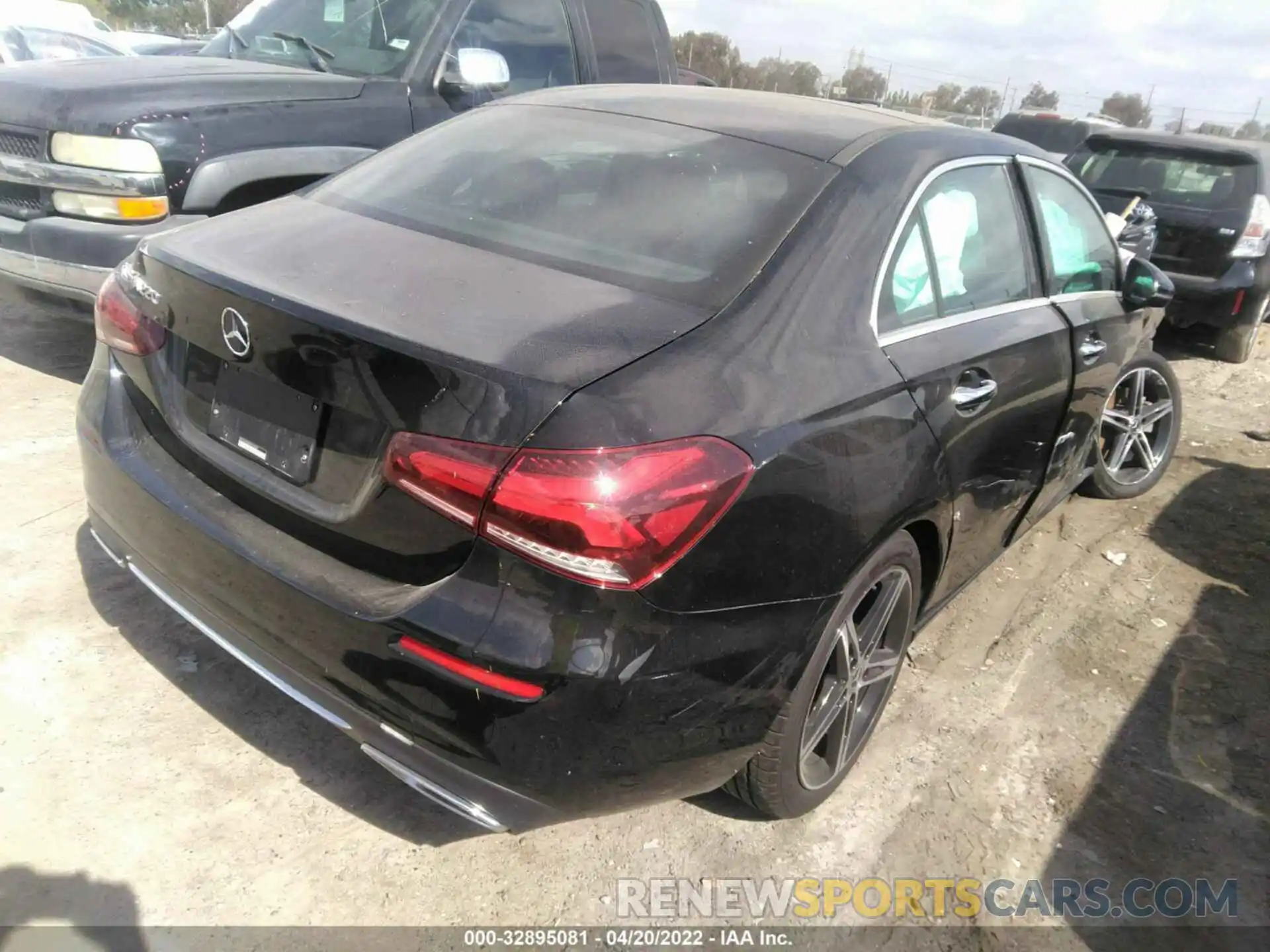 4 Photograph of a damaged car WDD3G4EB2KW012683 MERCEDES-BENZ A-CLASS 2019