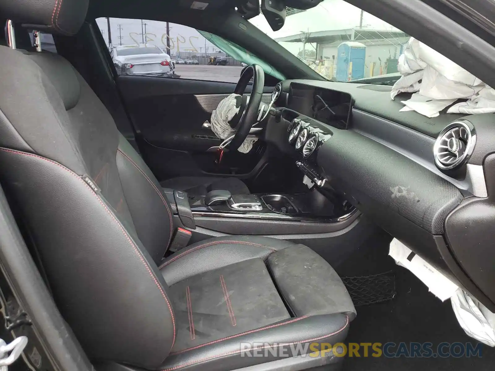 5 Photograph of a damaged car WDD3G4EB2KW022498 MERCEDES-BENZ A-CLASS 2019