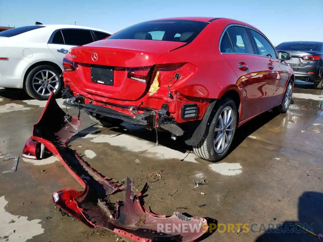 4 Photograph of a damaged car WDD3G4EB2KW024221 MERCEDES-BENZ A-CLASS 2019