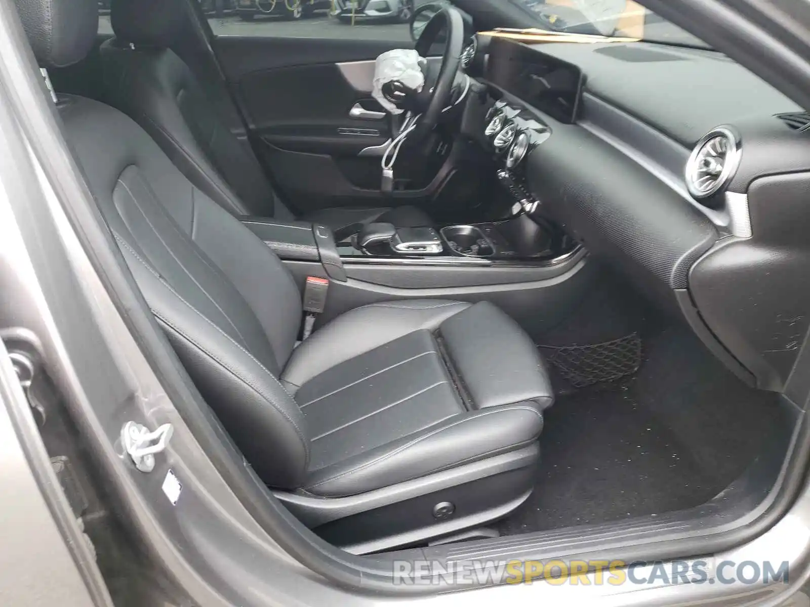 5 Photograph of a damaged car WDD3G4EB2KW027152 MERCEDES-BENZ A-CLASS 2019