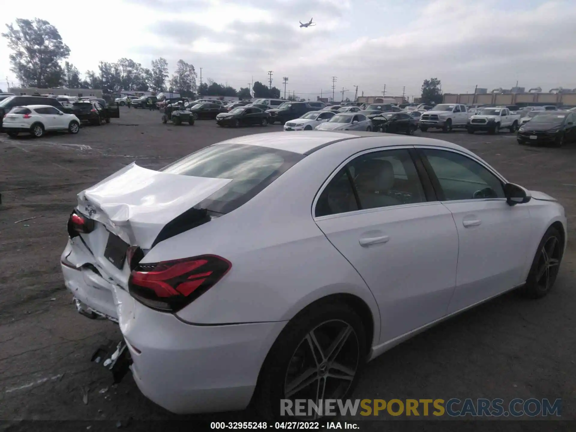 4 Фотография поврежденного автомобиля WDD3G4EB2KW027264 MERCEDES-BENZ A-CLASS 2019