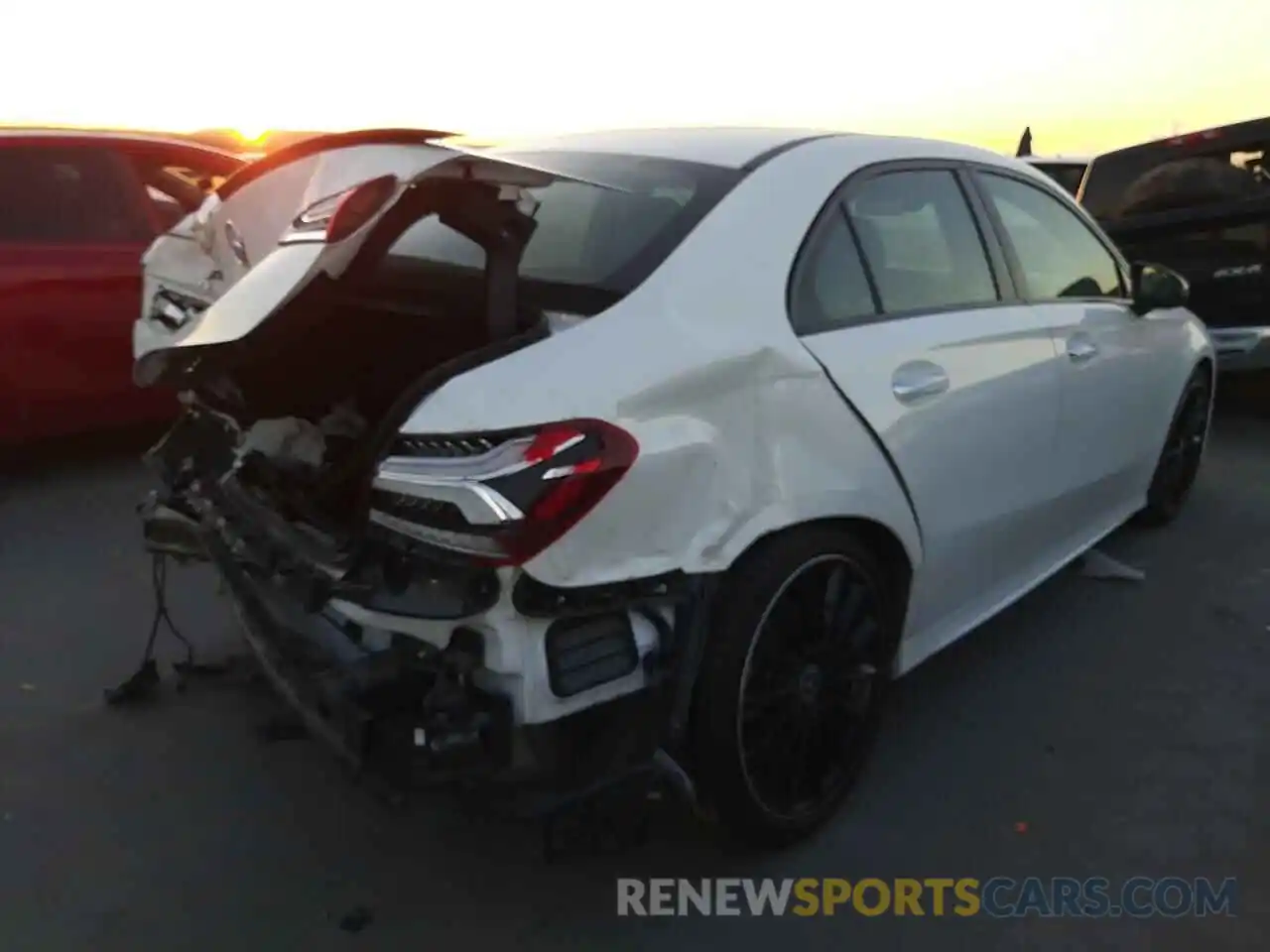 4 Photograph of a damaged car WDD3G4EB3KW016497 MERCEDES-BENZ A-CLASS 2019