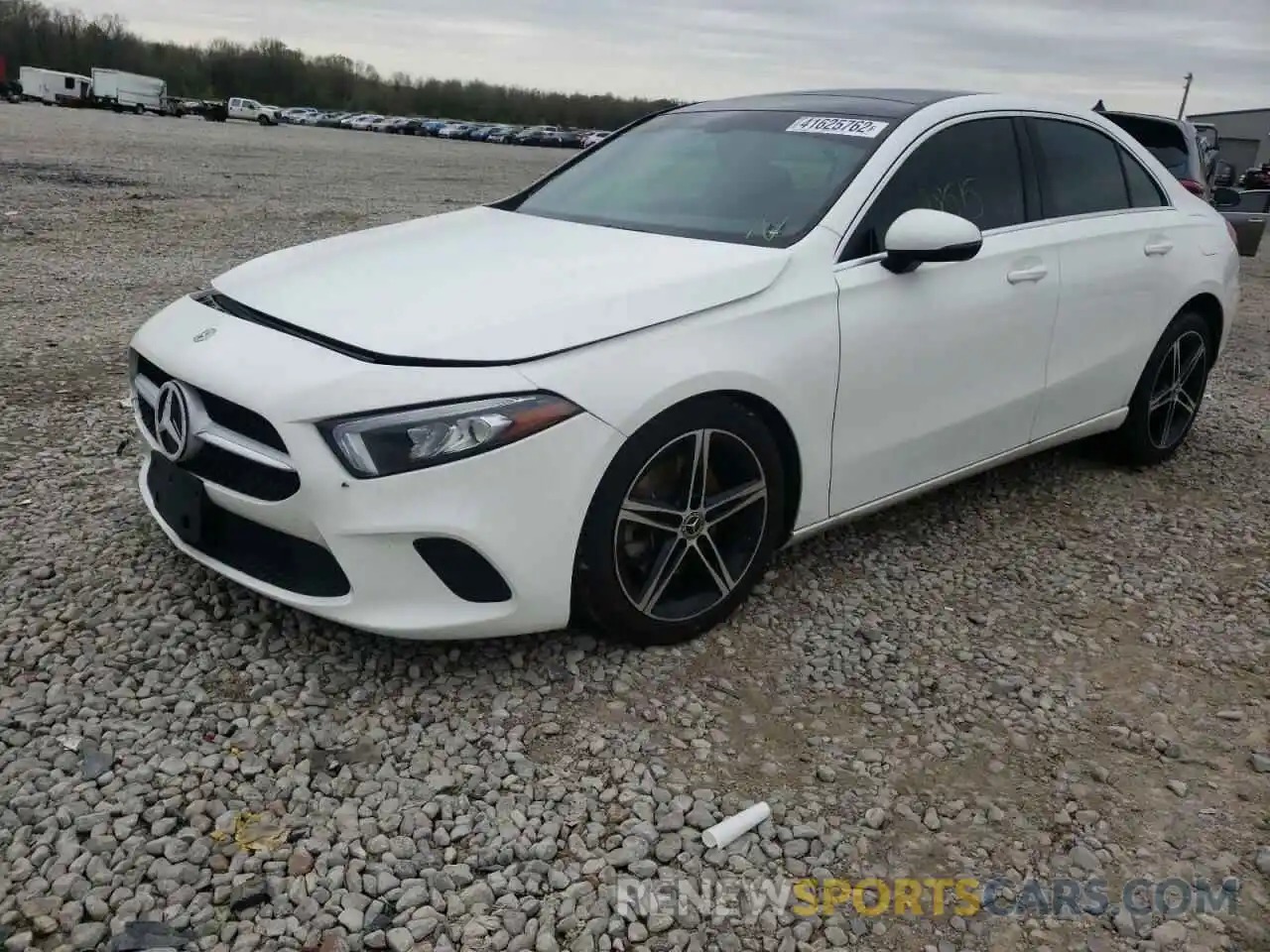 2 Фотография поврежденного автомобиля WDD3G4EB3KW020940 MERCEDES-BENZ A-CLASS 2019