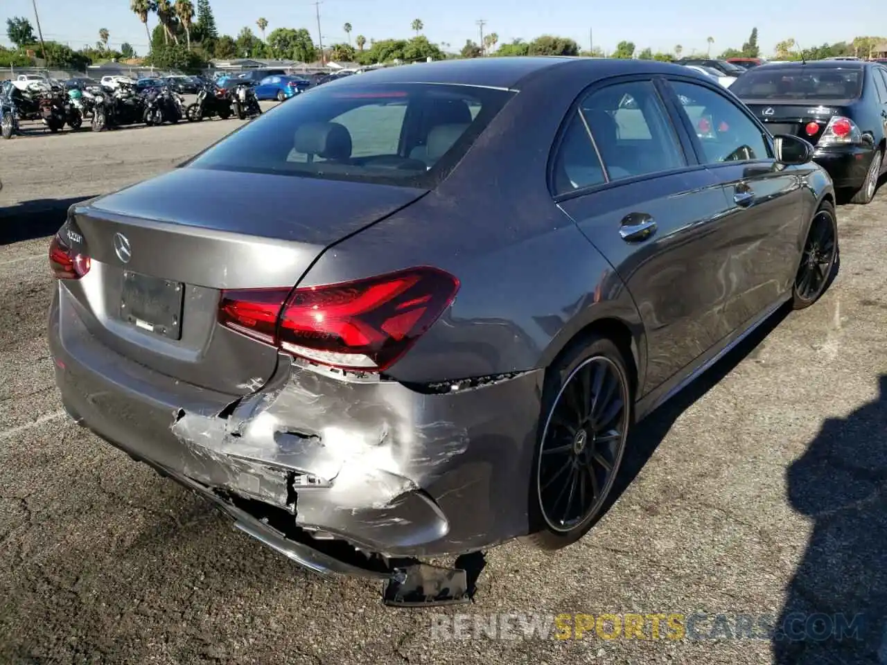 4 Photograph of a damaged car WDD3G4EB3KW022008 MERCEDES-BENZ A-CLASS 2019