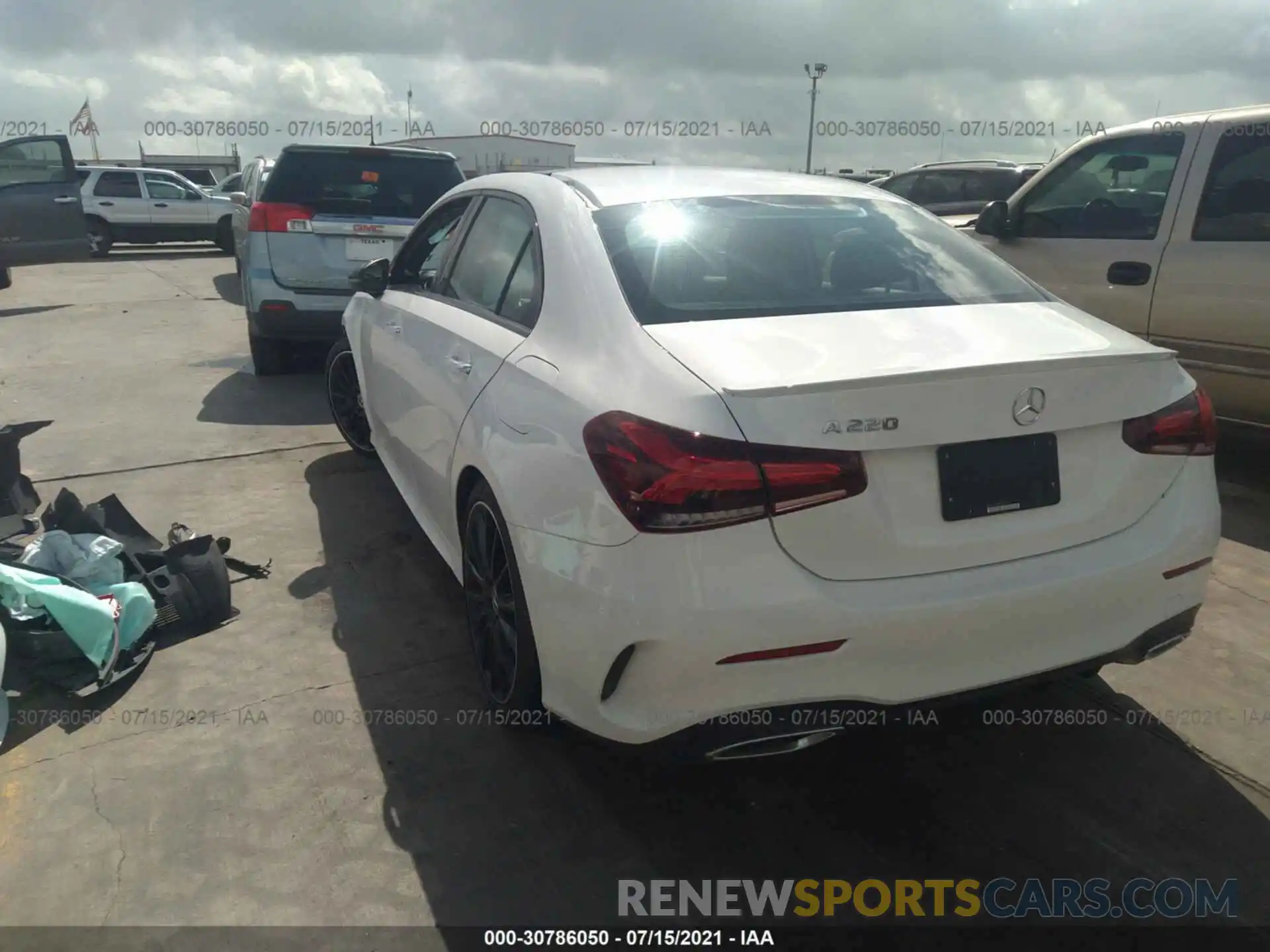 3 Photograph of a damaged car WDD3G4EB3KW022784 MERCEDES-BENZ A-CLASS 2019