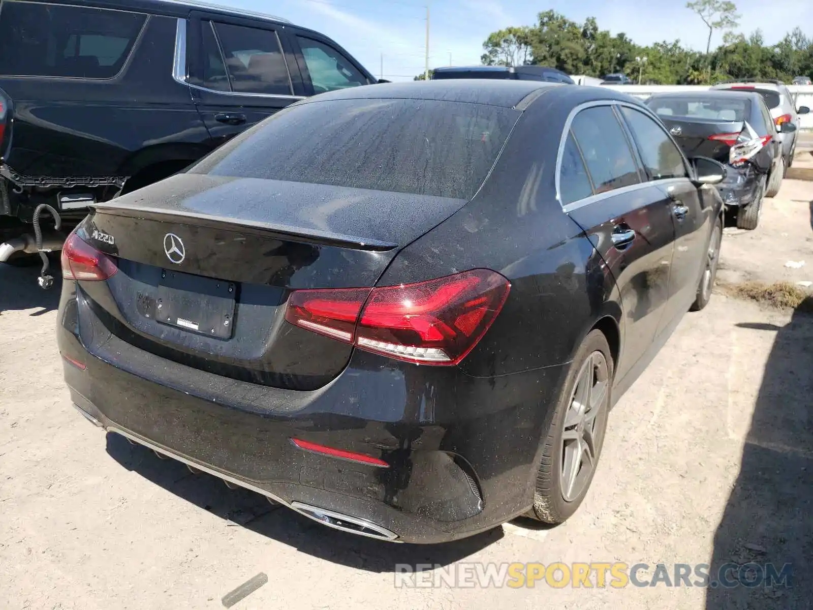 4 Photograph of a damaged car WDD3G4EB3KW035969 MERCEDES-BENZ A-CLASS 2019