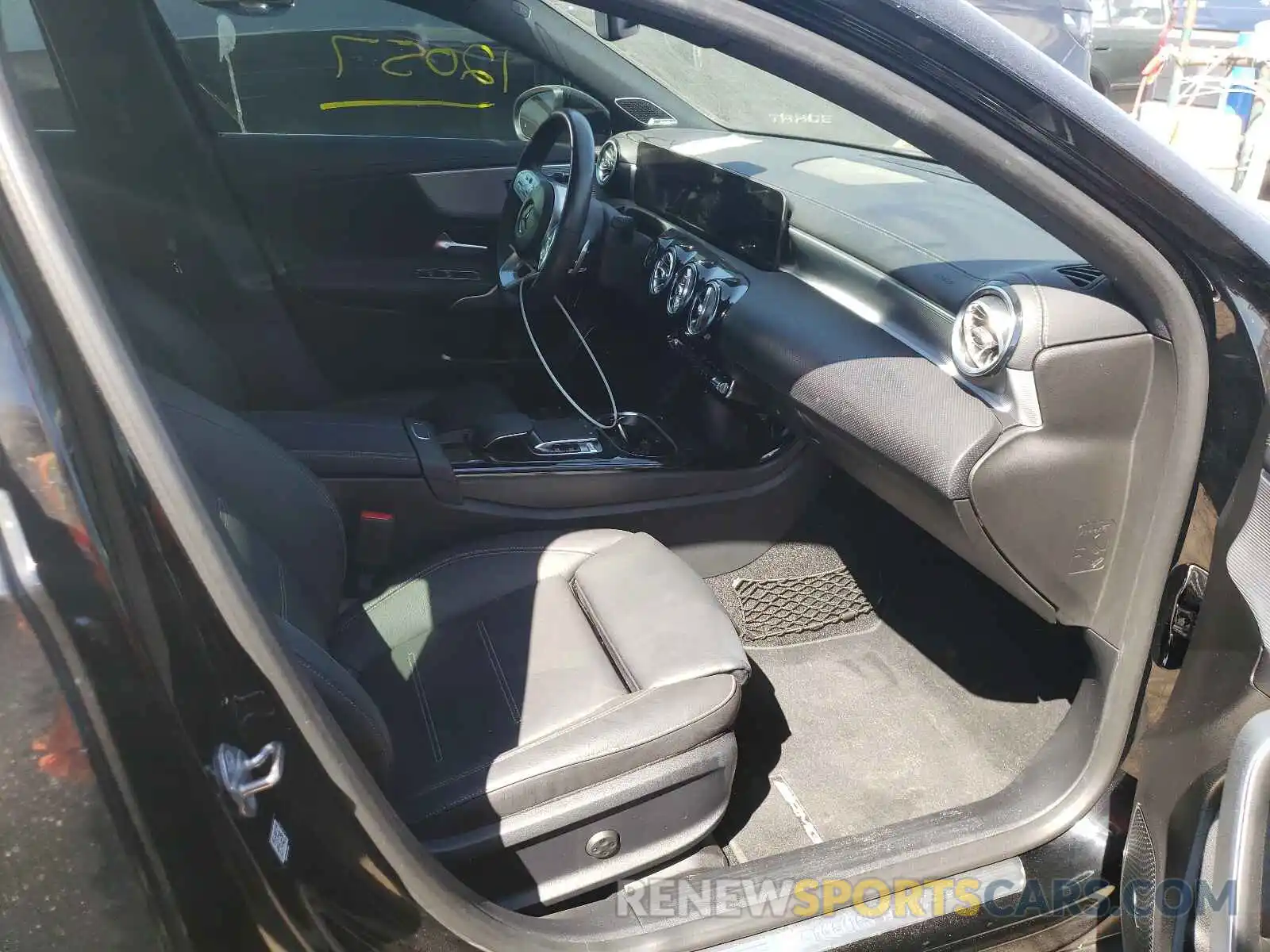 5 Photograph of a damaged car WDD3G4EB3KW035969 MERCEDES-BENZ A-CLASS 2019