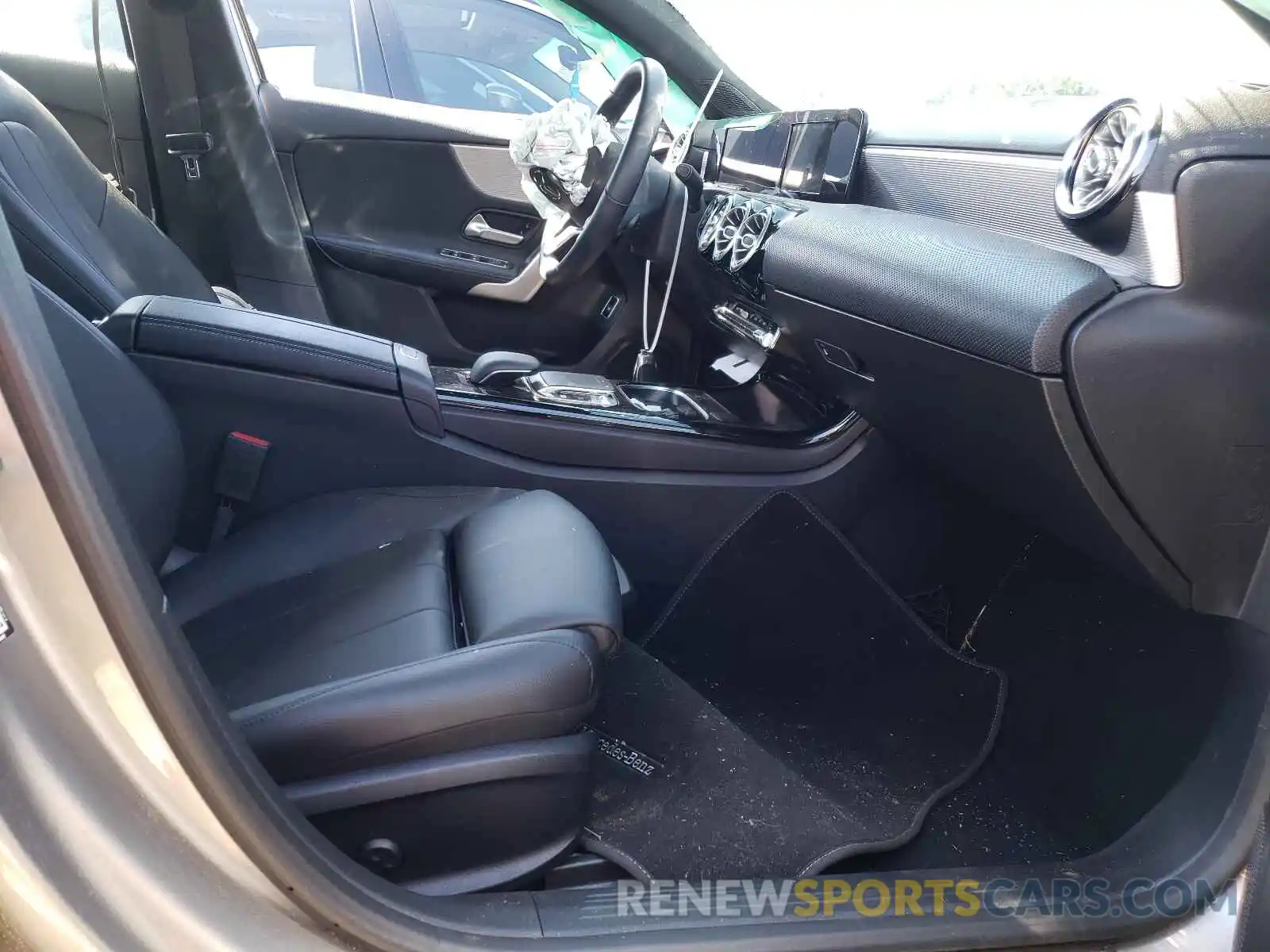 5 Photograph of a damaged car WDD3G4EB4KW032501 MERCEDES-BENZ A-CLASS 2019