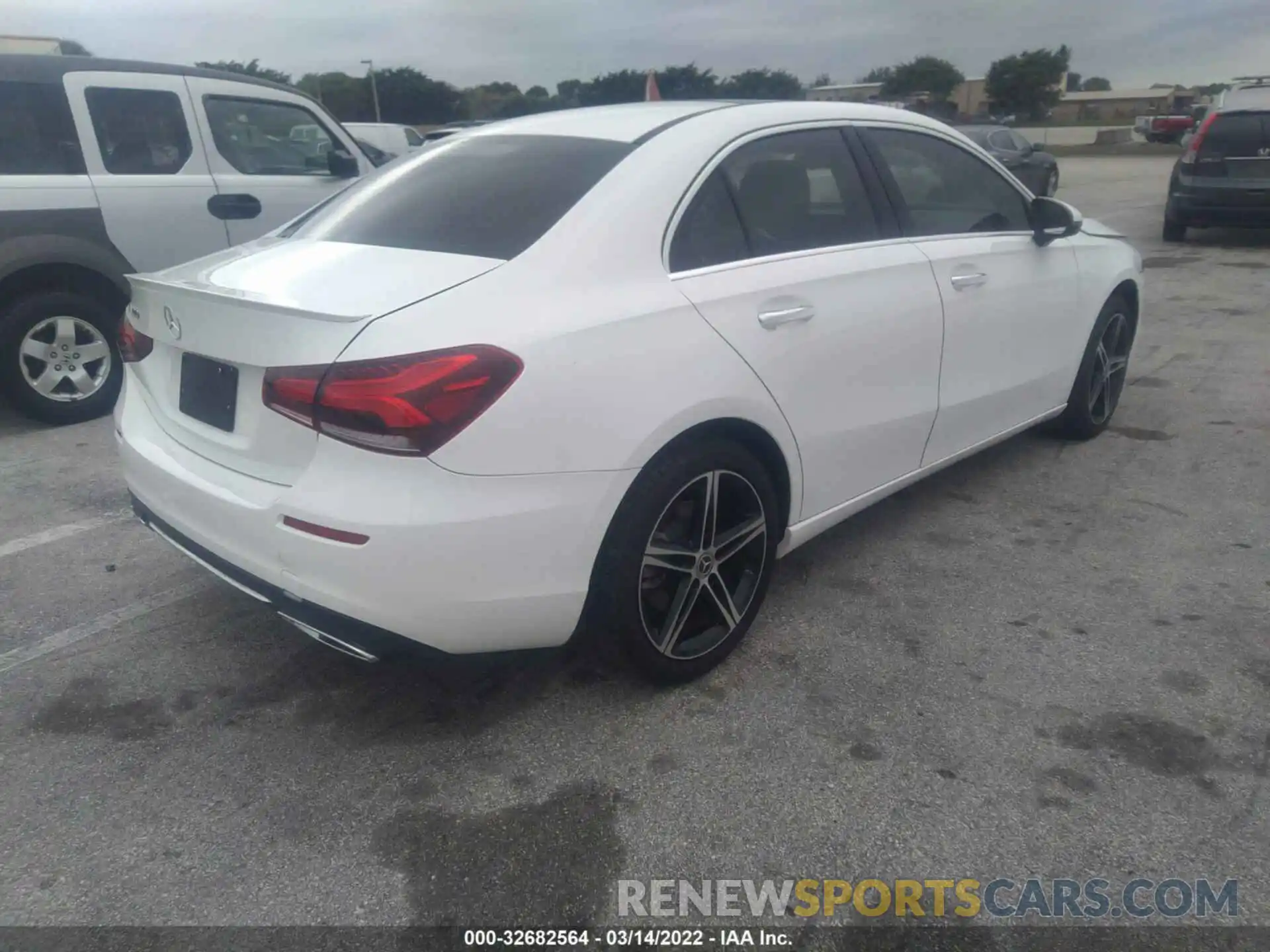 4 Photograph of a damaged car WDD3G4EB5KW000611 MERCEDES-BENZ A-CLASS 2019