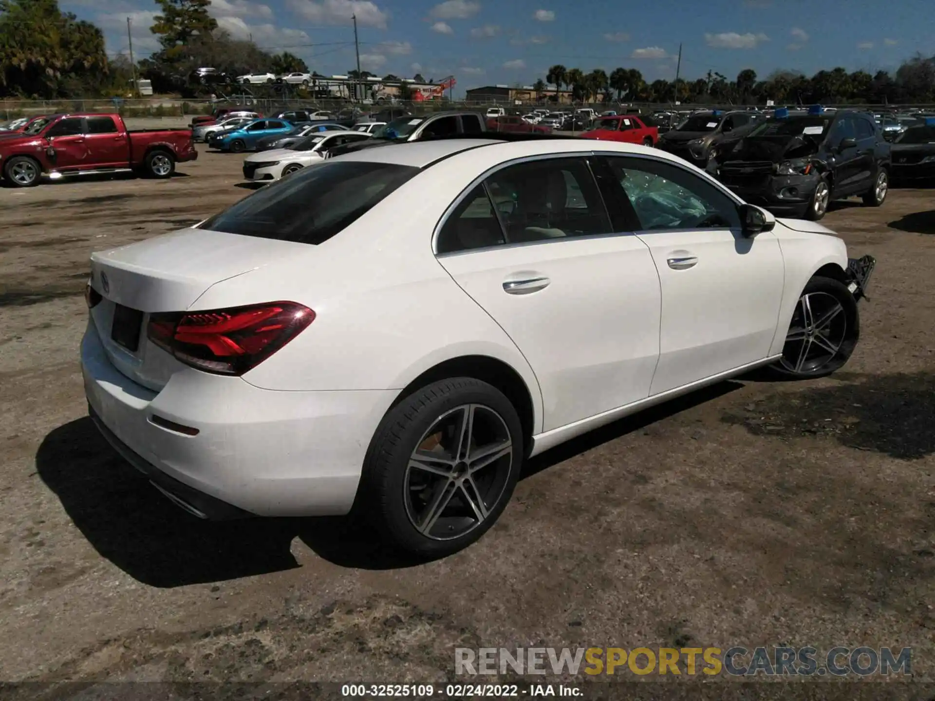 4 Photograph of a damaged car WDD3G4EB5KW021121 MERCEDES-BENZ A-CLASS 2019