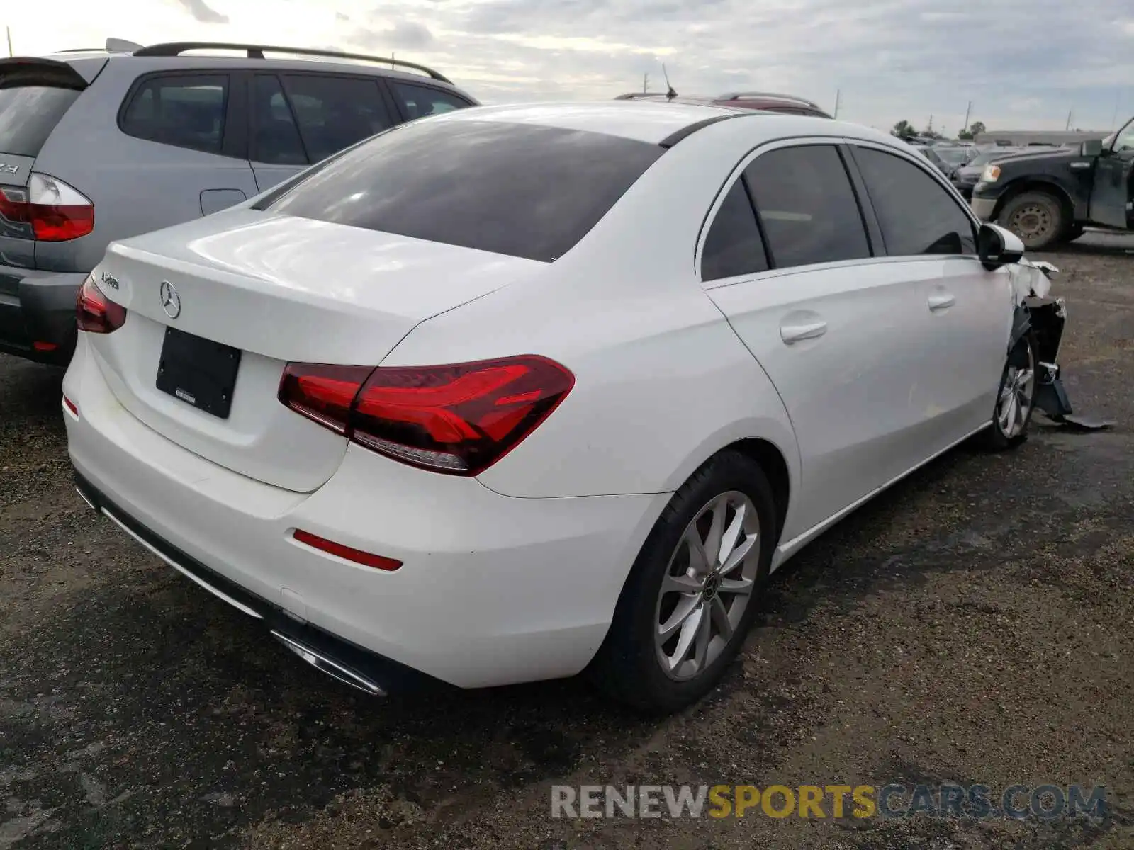 4 Photograph of a damaged car WDD3G4EB5KW021281 MERCEDES-BENZ A-CLASS 2019