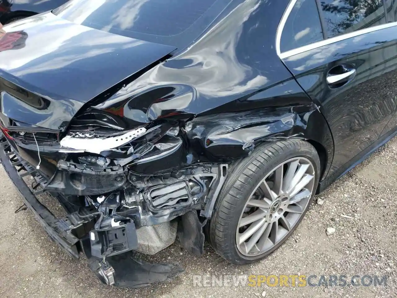 9 Photograph of a damaged car WDD3G4EB5KW024391 MERCEDES-BENZ A-CLASS 2019