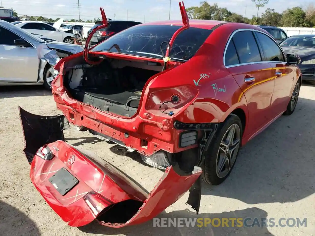 4 Photograph of a damaged car WDD3G4EB6KW019281 MERCEDES-BENZ A-CLASS 2019