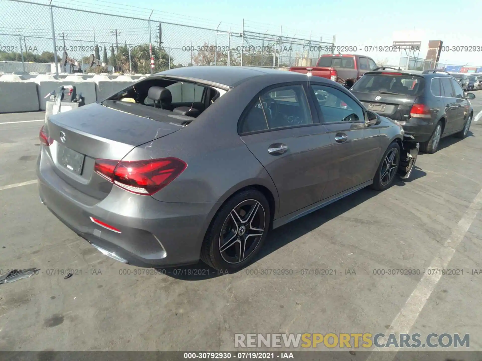 4 Photograph of a damaged car WDD3G4EB7KW001243 MERCEDES-BENZ A-CLASS 2019