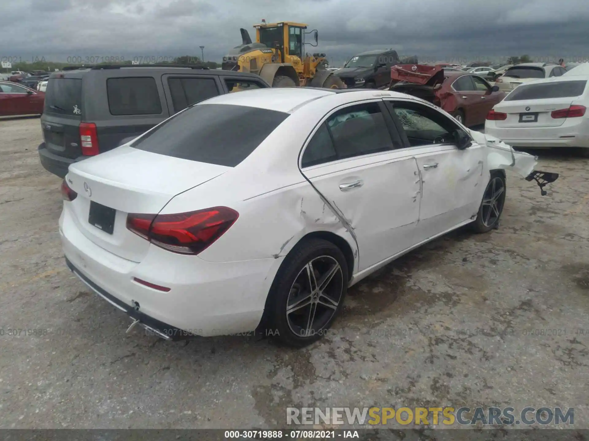 4 Photograph of a damaged car WDD3G4EB7KW020407 MERCEDES-BENZ A-CLASS 2019