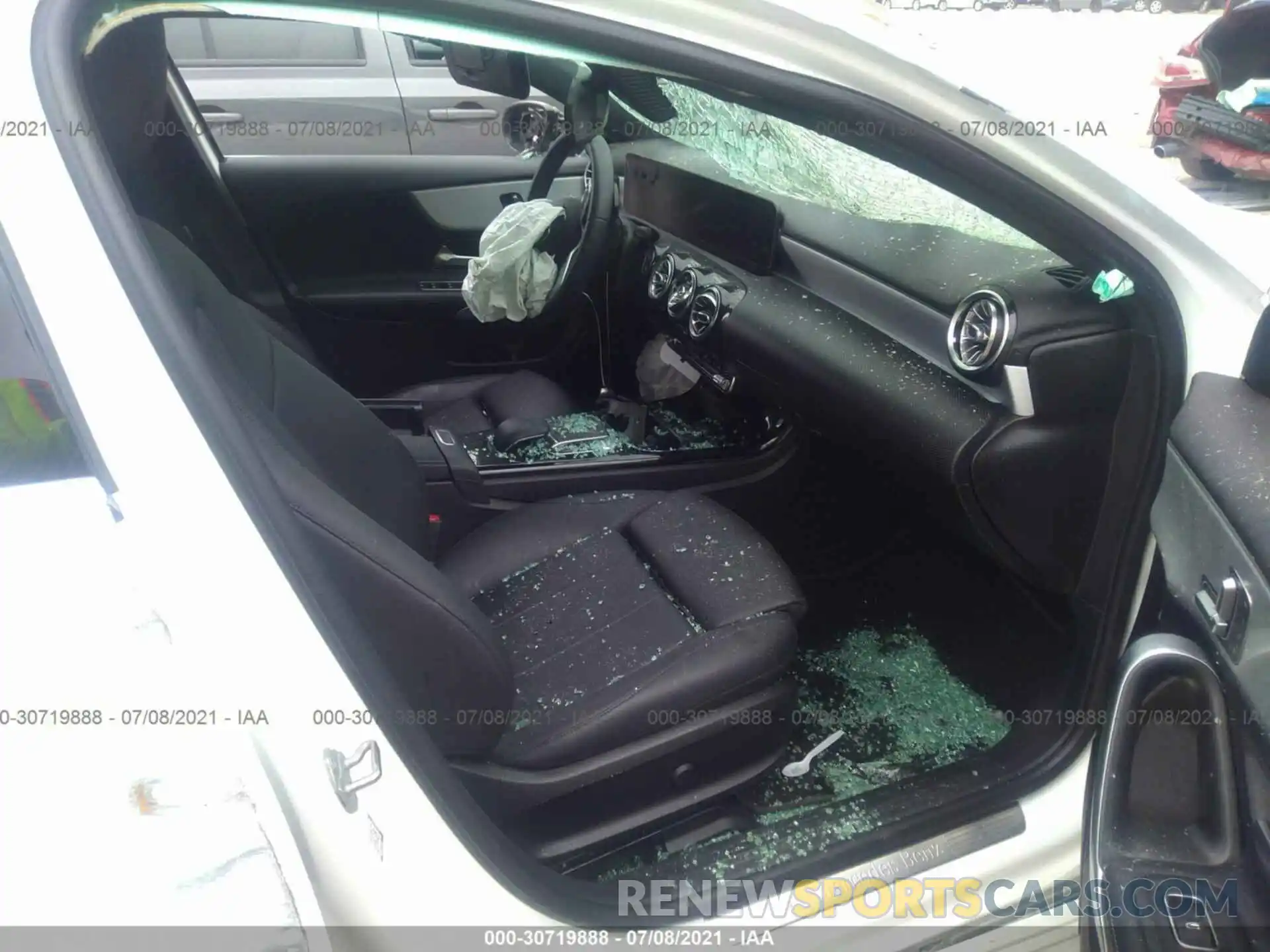 5 Photograph of a damaged car WDD3G4EB7KW020407 MERCEDES-BENZ A-CLASS 2019