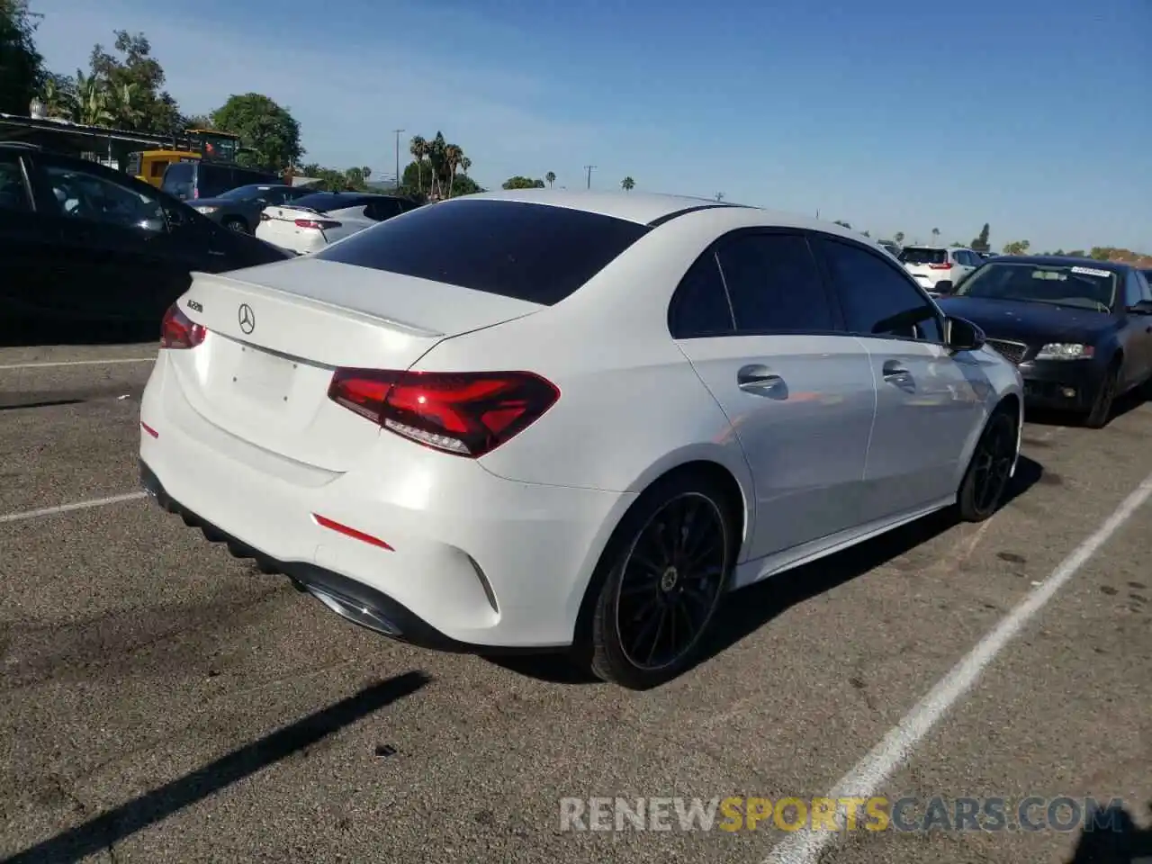 4 Photograph of a damaged car WDD3G4EB7KW022772 MERCEDES-BENZ A-CLASS 2019