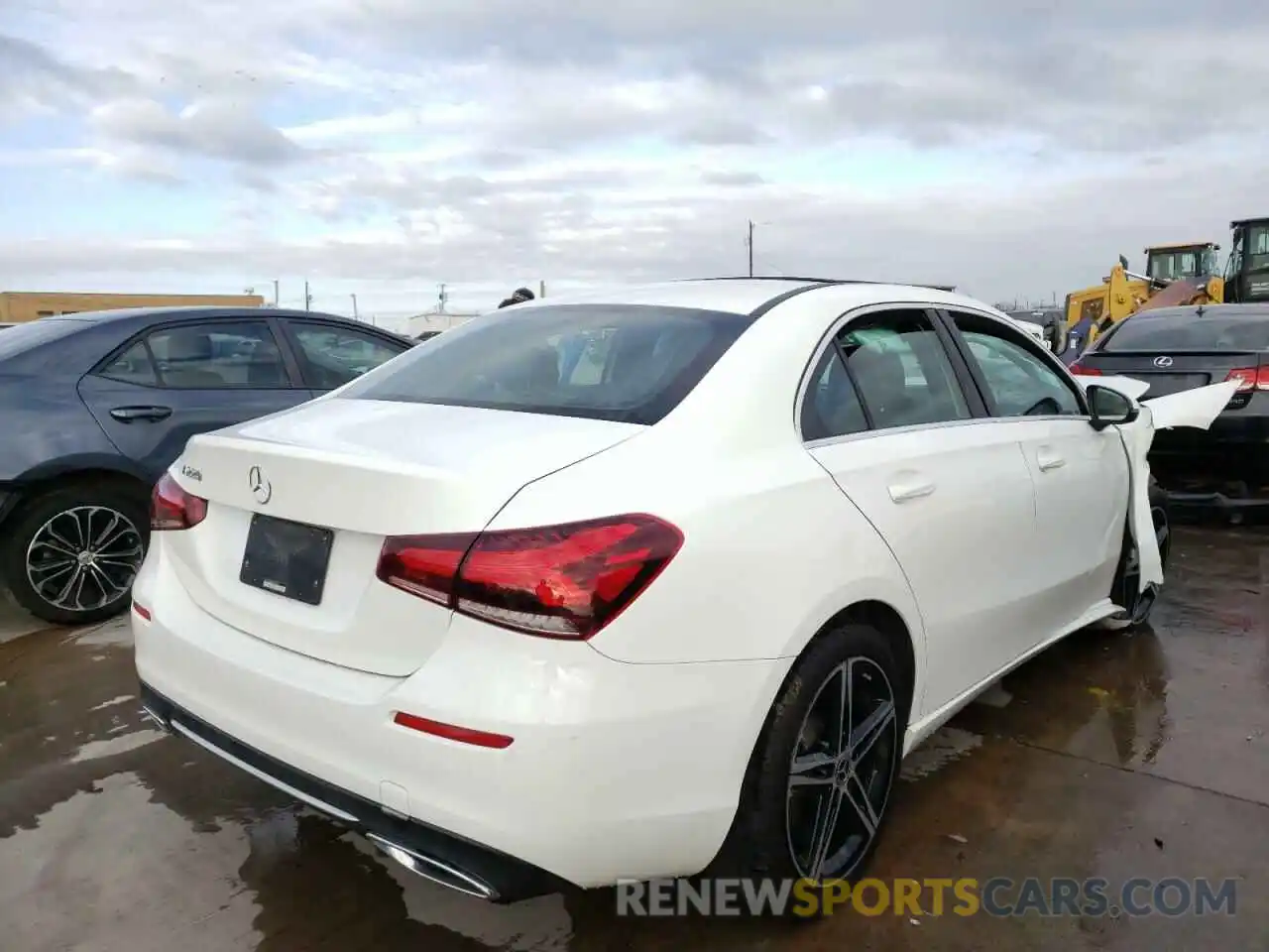 4 Photograph of a damaged car WDD3G4EB8KW012817 MERCEDES-BENZ A-CLASS 2019