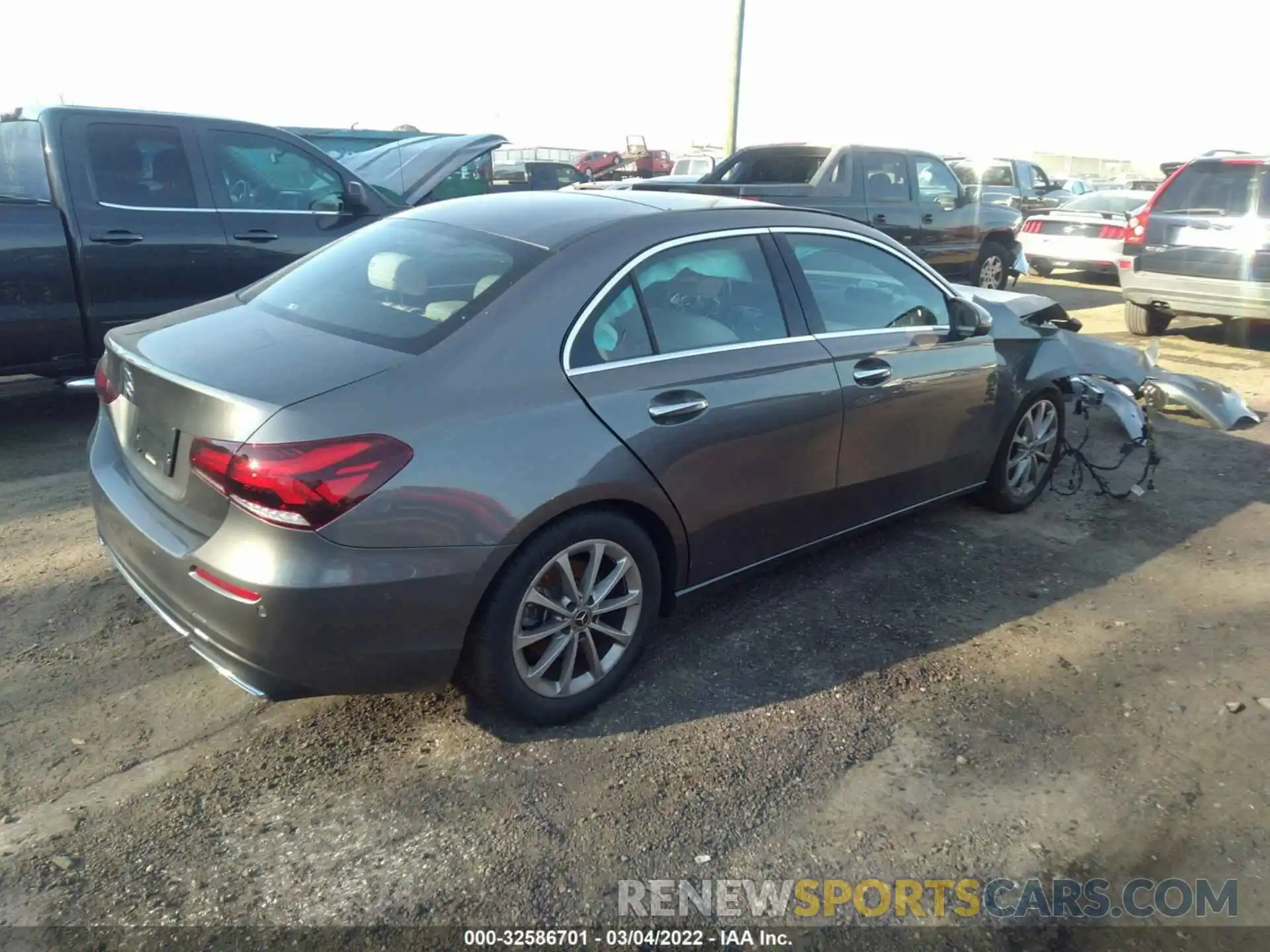 4 Photograph of a damaged car WDD3G4EB8KW018679 MERCEDES-BENZ A-CLASS 2019