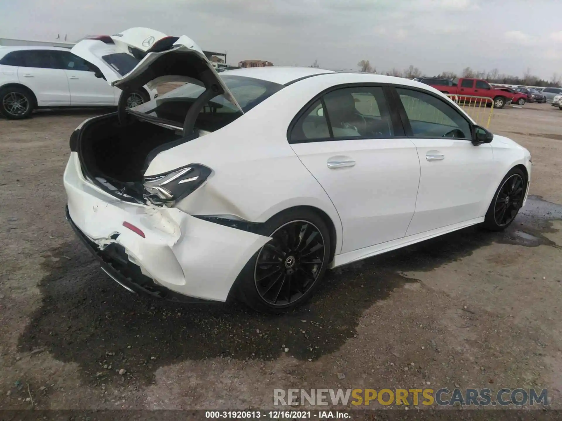 4 Photograph of a damaged car WDD3G4EB8KW020013 MERCEDES-BENZ A-CLASS 2019