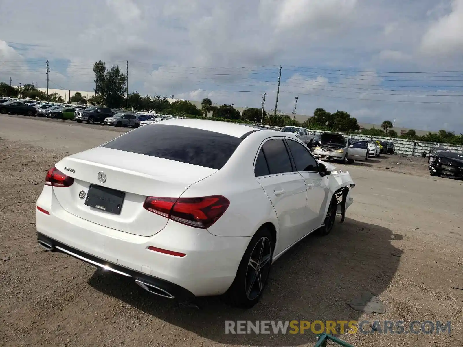 4 Photograph of a damaged car WDD3G4EB8KW021811 MERCEDES-BENZ A-CLASS 2019