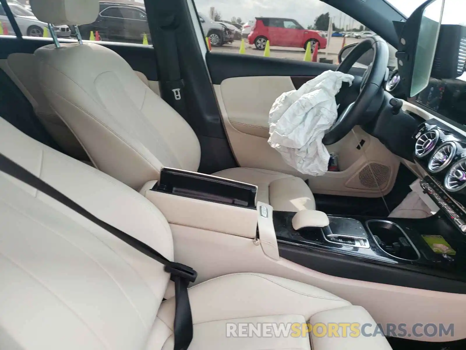 5 Photograph of a damaged car WDD3G4EB8KW021811 MERCEDES-BENZ A-CLASS 2019